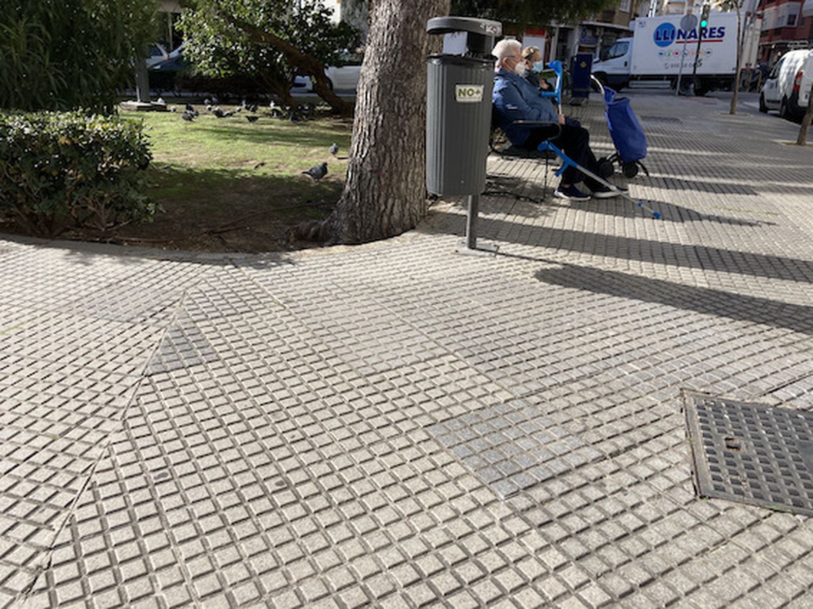 Así son los complicados accesos a los colegios de Cádiz