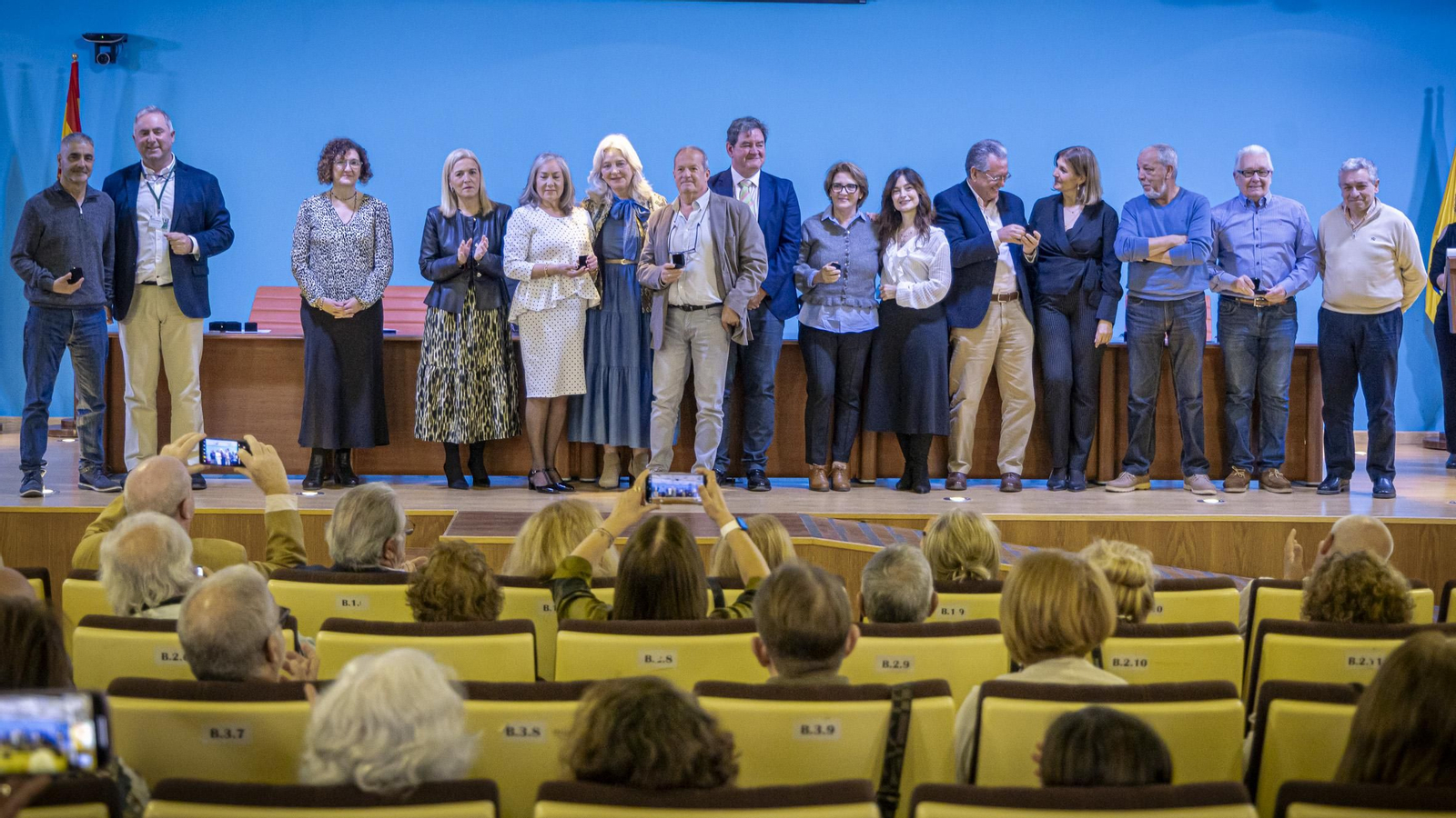 Las imágenes del acto de homenaje al personal sanitario jubilado de los hospitales Puerta del Mar y San Carlos de Cádiz