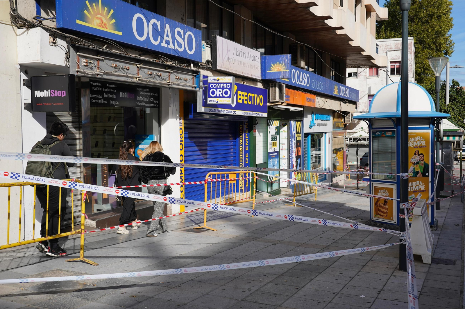 La zona de la avenida Blas Infante cortada por el desprendimiento. La zona de la avenida Blas Infante cortada por el desprendimiento.