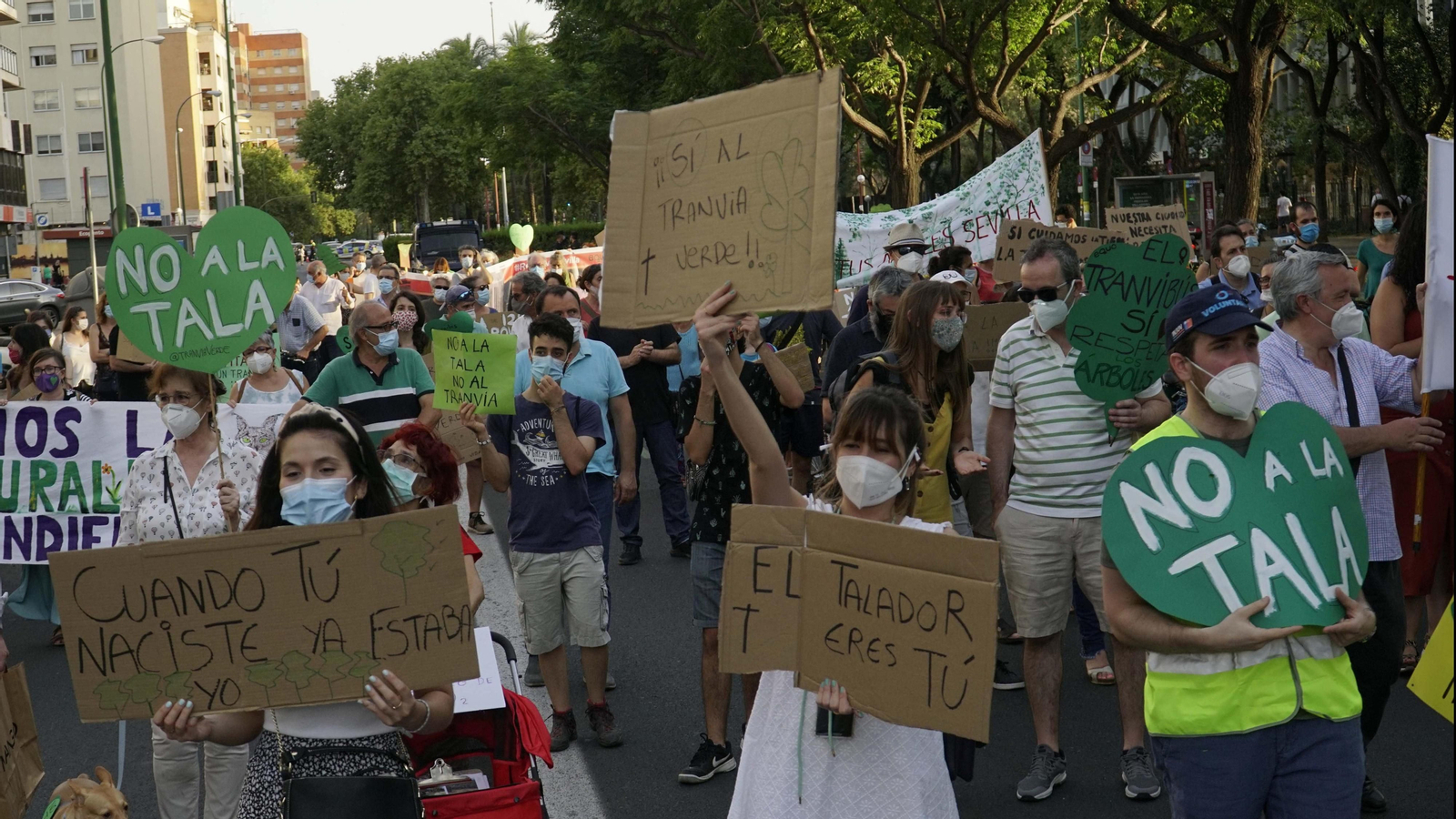 Un momento de la manifestación del miércoles contra la tala de árboles por San Francisco Javier.