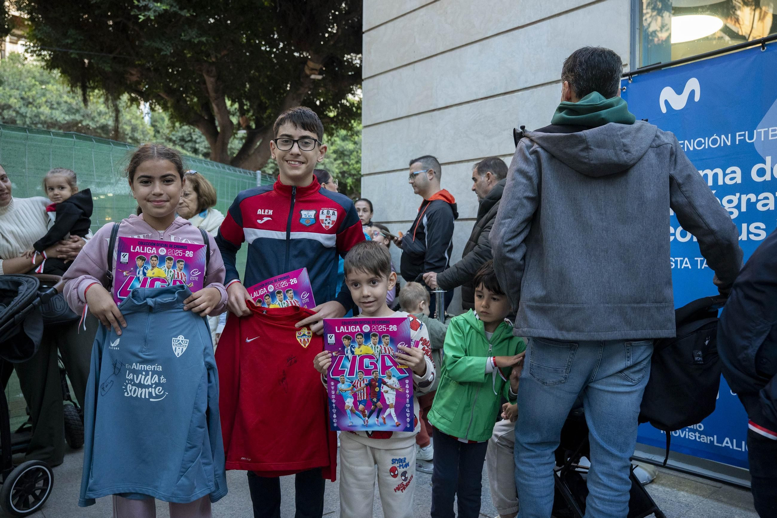Las imágenes del encuentro con los aficionados de Monte y Bonini en el Paseo de Almería