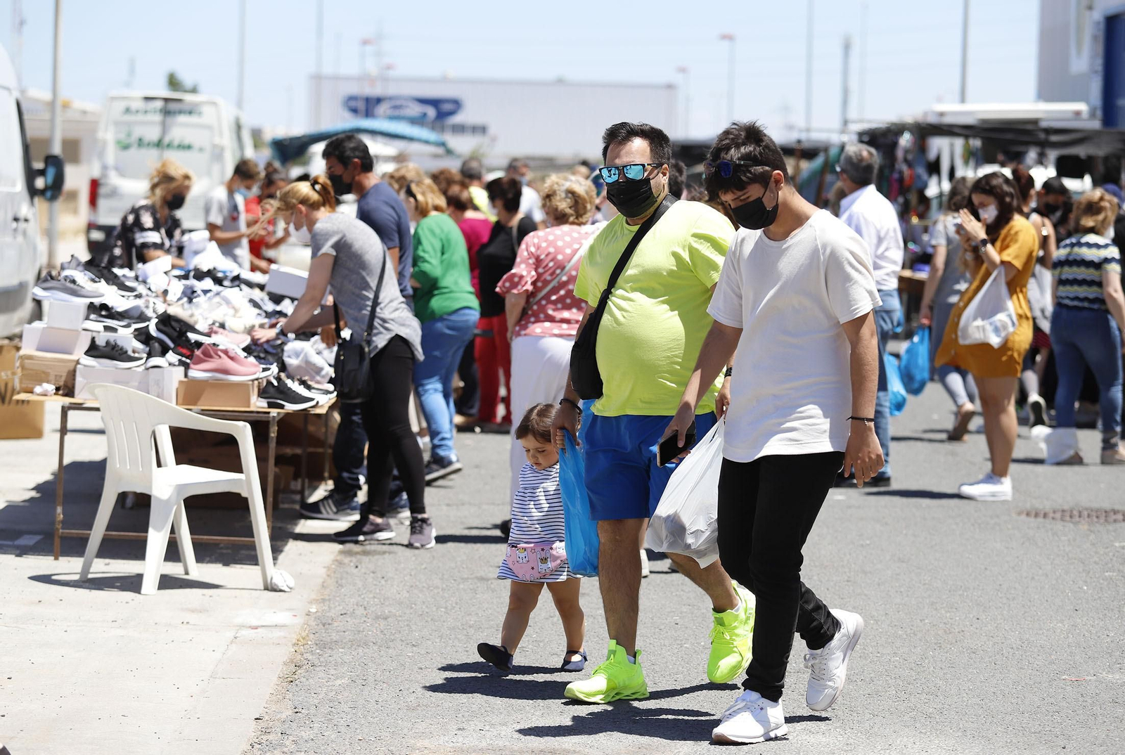 Imágenes del Mercadillo de Huelva en su nueva ubicación