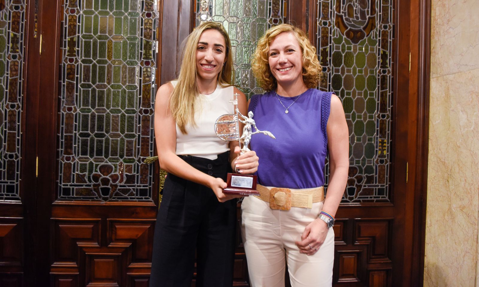 El alcalde recibe a Olga Carmona