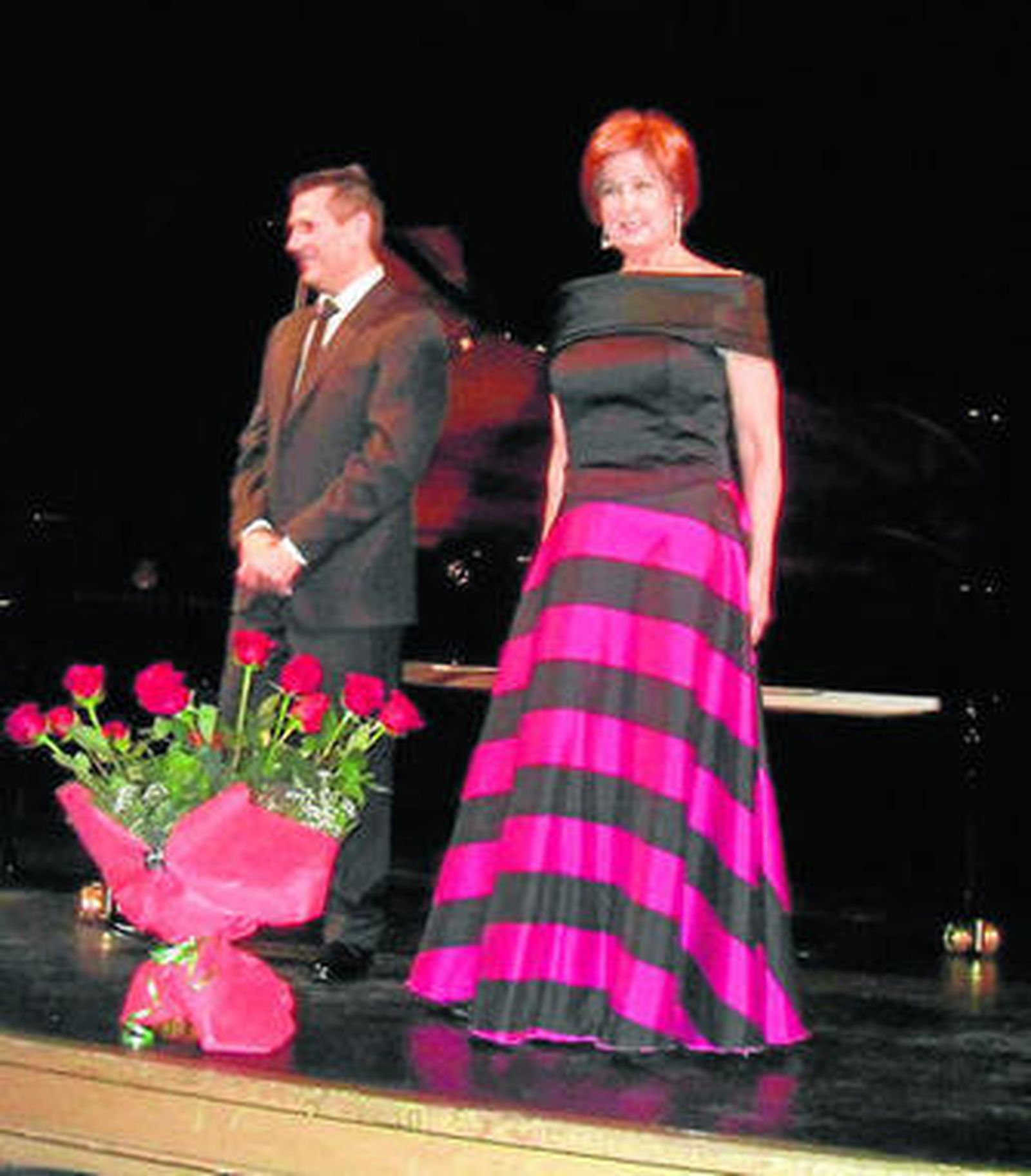 Los protagonistas saludando al término del concierto.