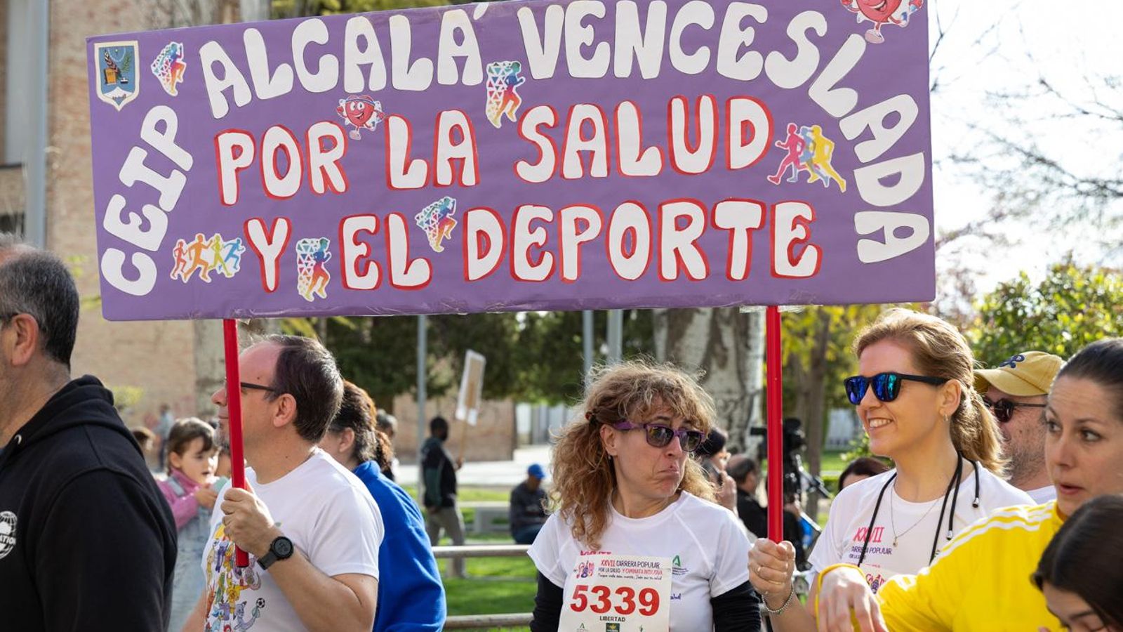 Más de 2.100 participantes corren para promover la salud en Jaén, en imágenes (1)