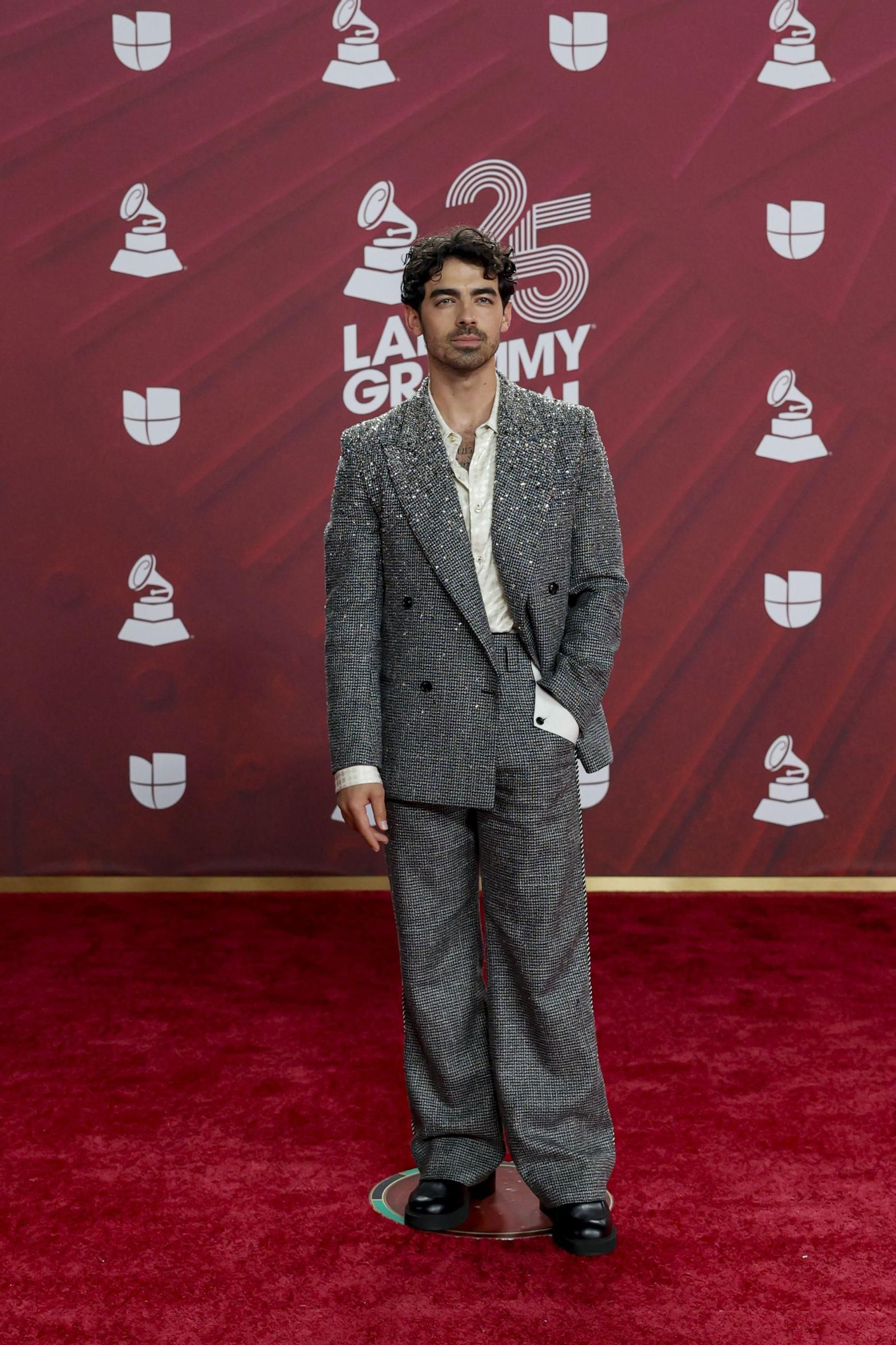 Todos los famosos, tendencias y curiosidades en la alfombra roja de la 25 edición de los Grammy Latinos