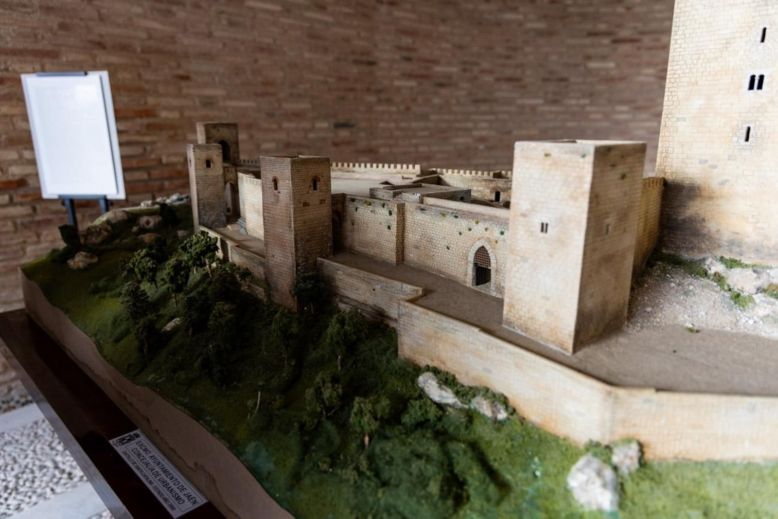 Reapertura del Salón Mudéjar tras su restauración, coincidiendo con la inauguración de la exposición 'Jaén: 825-2025' conmemorativa del 1.200 aniversario