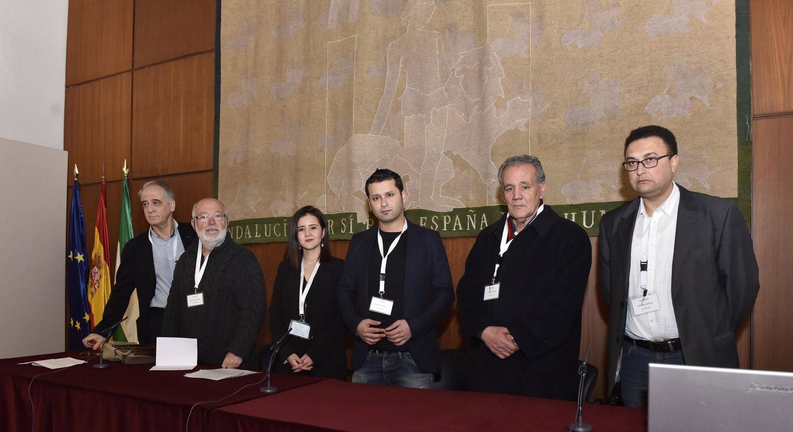 Ignacio Cembrero, Rafael Lara, Salua Elomar, Reda Benz Azar, Ahmed Zefzafi y Jamal Khattabi, ponentes de la primera mesa redonda del acto.