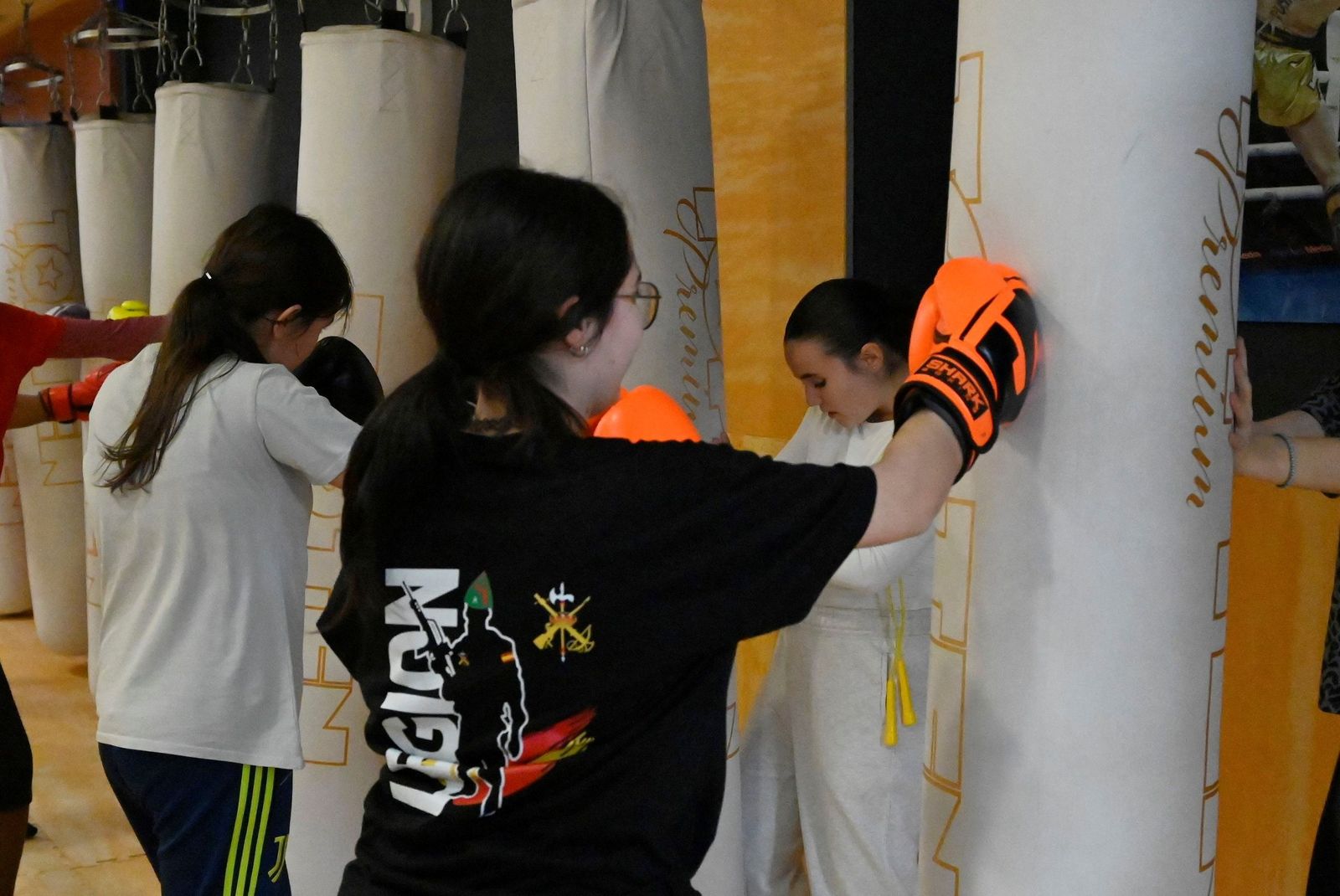 La masterclass de boxeo de Rafa Lozano Jr a medio centenar de mujeres de Córdoba, en imágenes