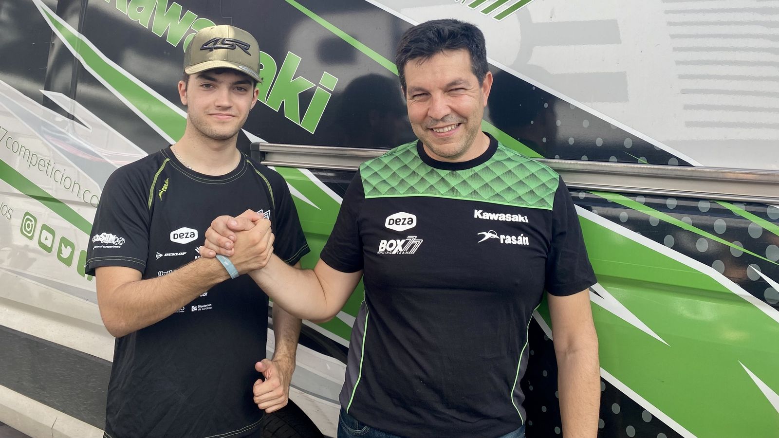 Álex Carrión posa con Luis Castro.