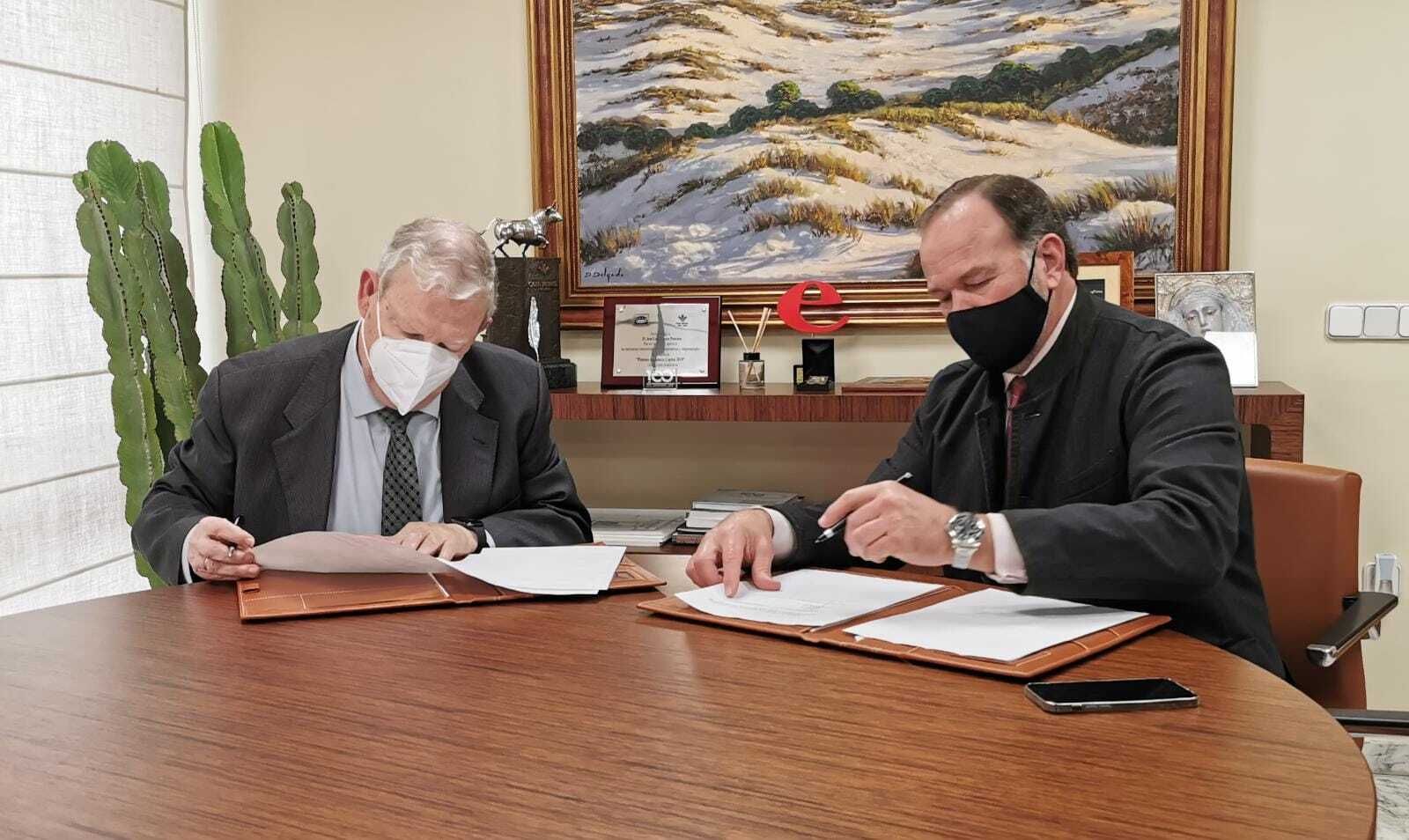 Firma del convenio entre el Consejo y la Fundación Caja Rural del Sur.