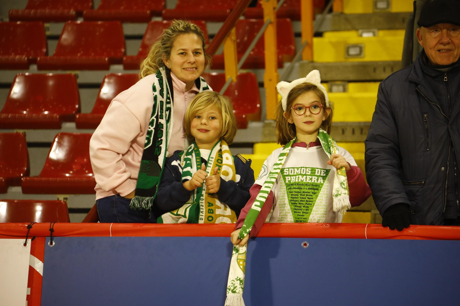 Las mejores fotos de un Córdoba Futsal - Valdepeñas con marcado carácter solidario