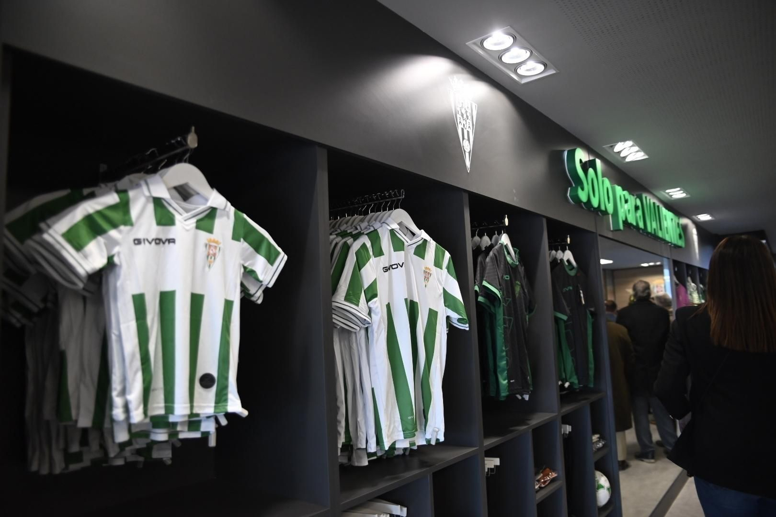 La reapertura de la tienda del Córdoba CF en El Arcángel, en imágenes