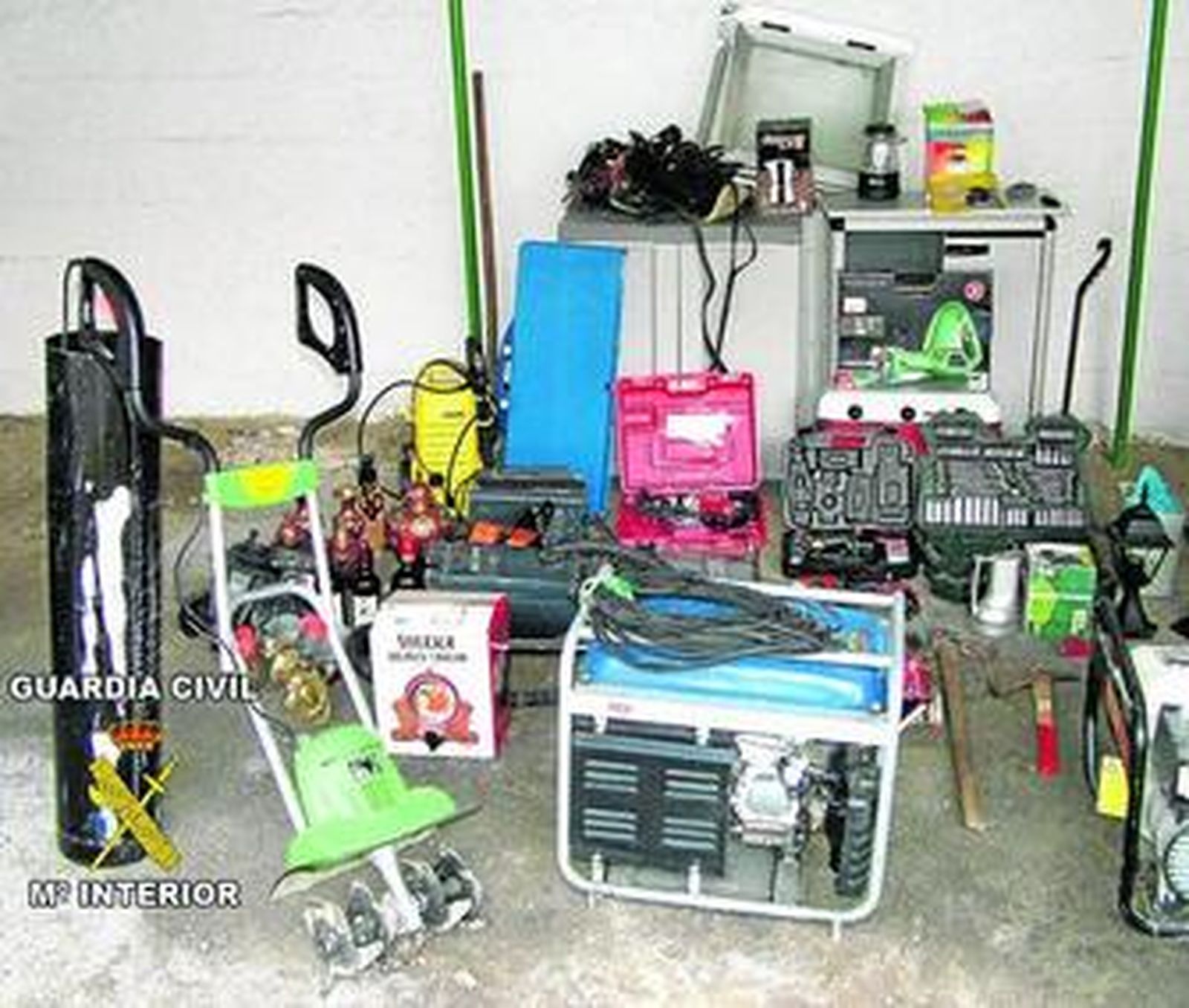 Objetos recuperados por la Guardia Civil.