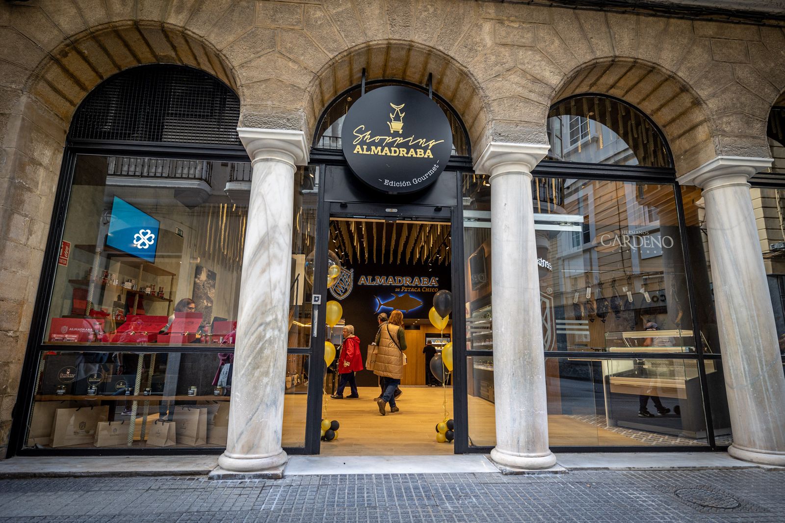 Imágenes de ‘Shopping Almadraba’ la nueva tienda de Petaca Chico en Cádiz