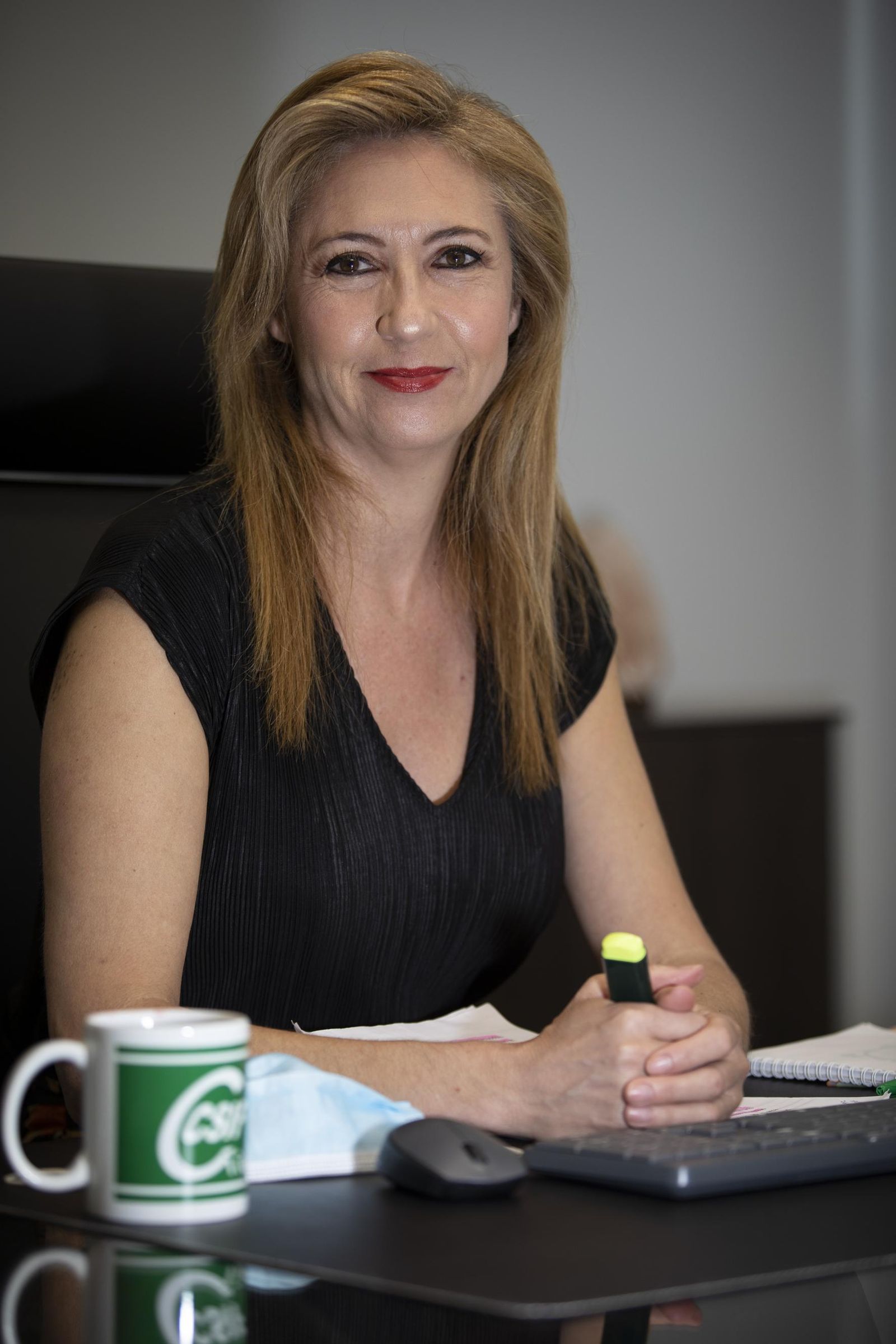 La profesora y sindicalista en su mesa de trabajo.