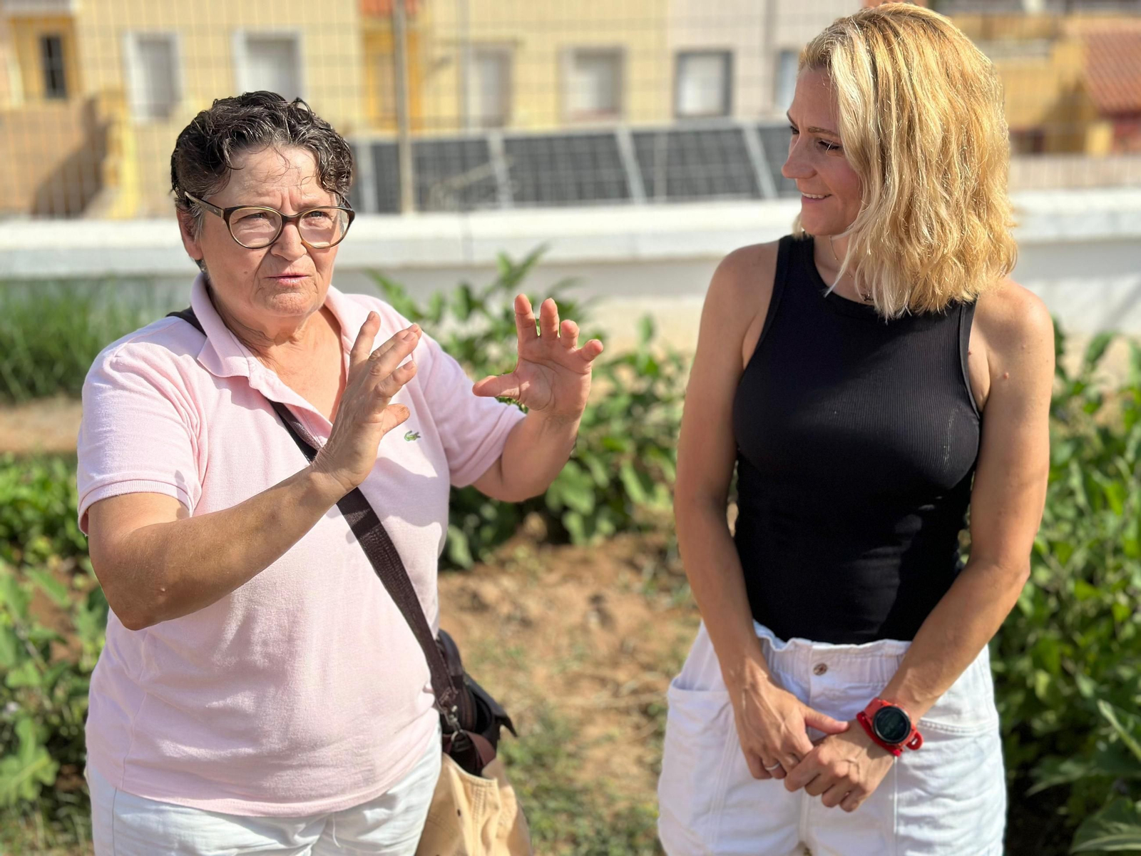 Loli, junto a Mª Inmaculada Tillo, directora del CEIP Buenavista.