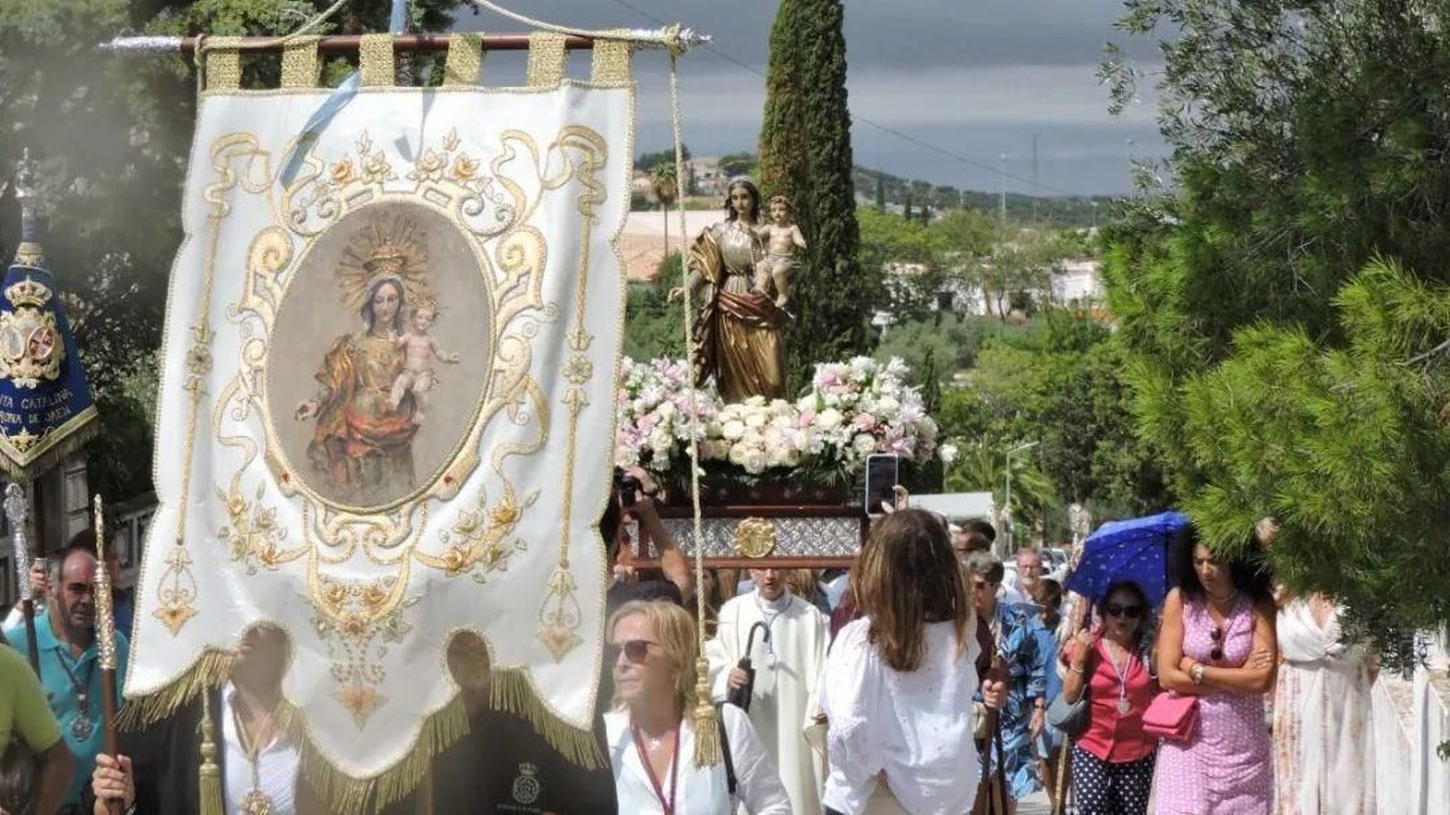 Procesión de la Virgen Blanca por el entorno de su ermita.
