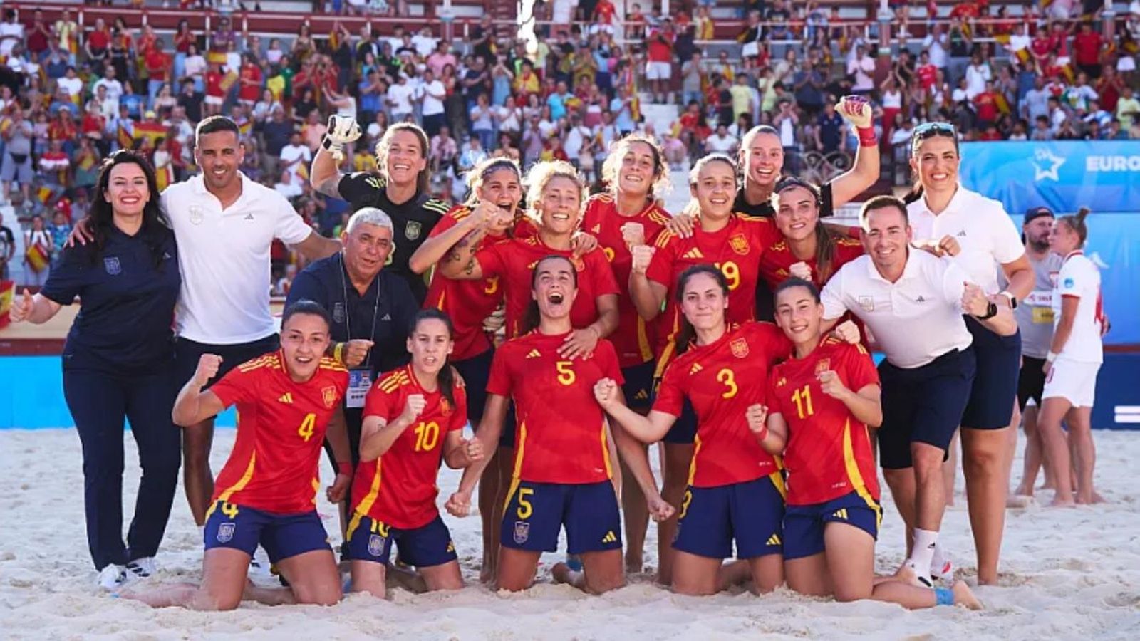 Las jugadoras españolas festejan el triunfo ante Polonia.