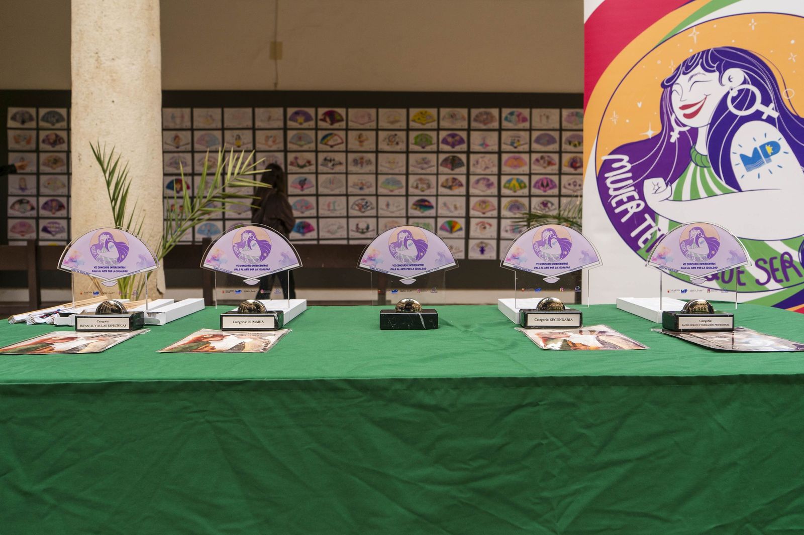 Las imágenes de los premios de la VII Edición del Concurso Intercentros 'Dale al Arte por la Igualdad'