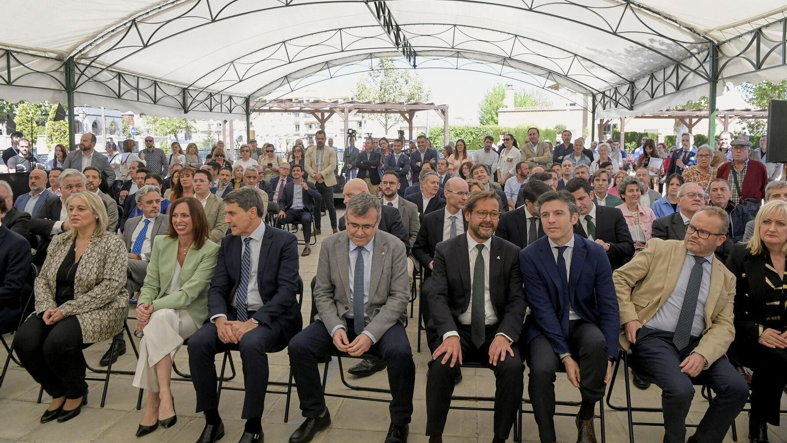 Autoridades presentes en el acto de comienzo de las obras