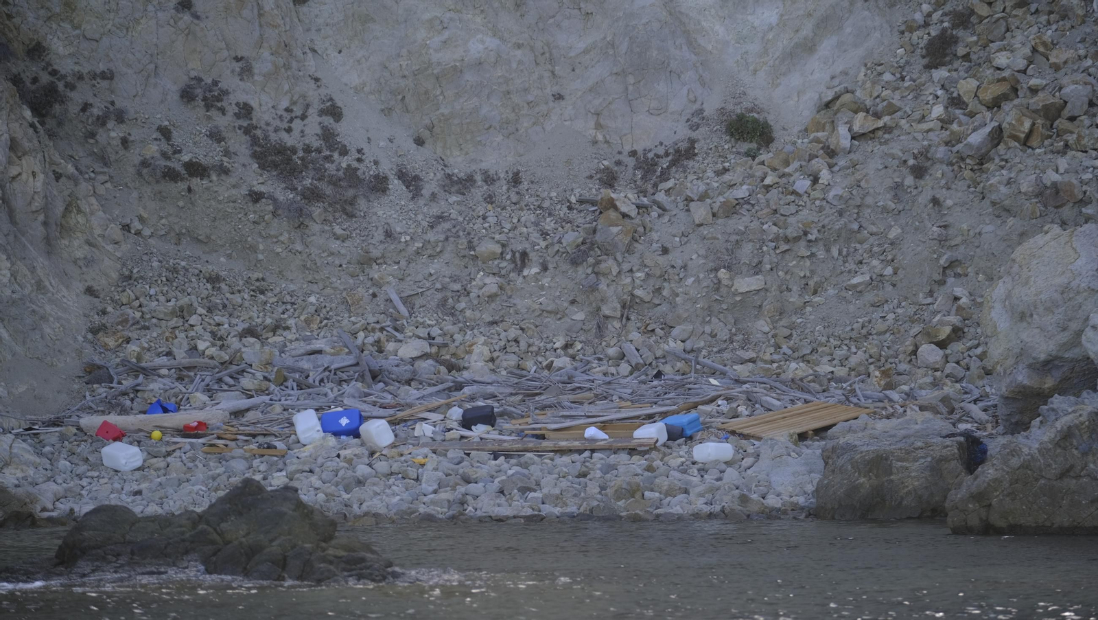 Una jornada con el servicio marítimo de la Policía Local de Níjar, en imágenes