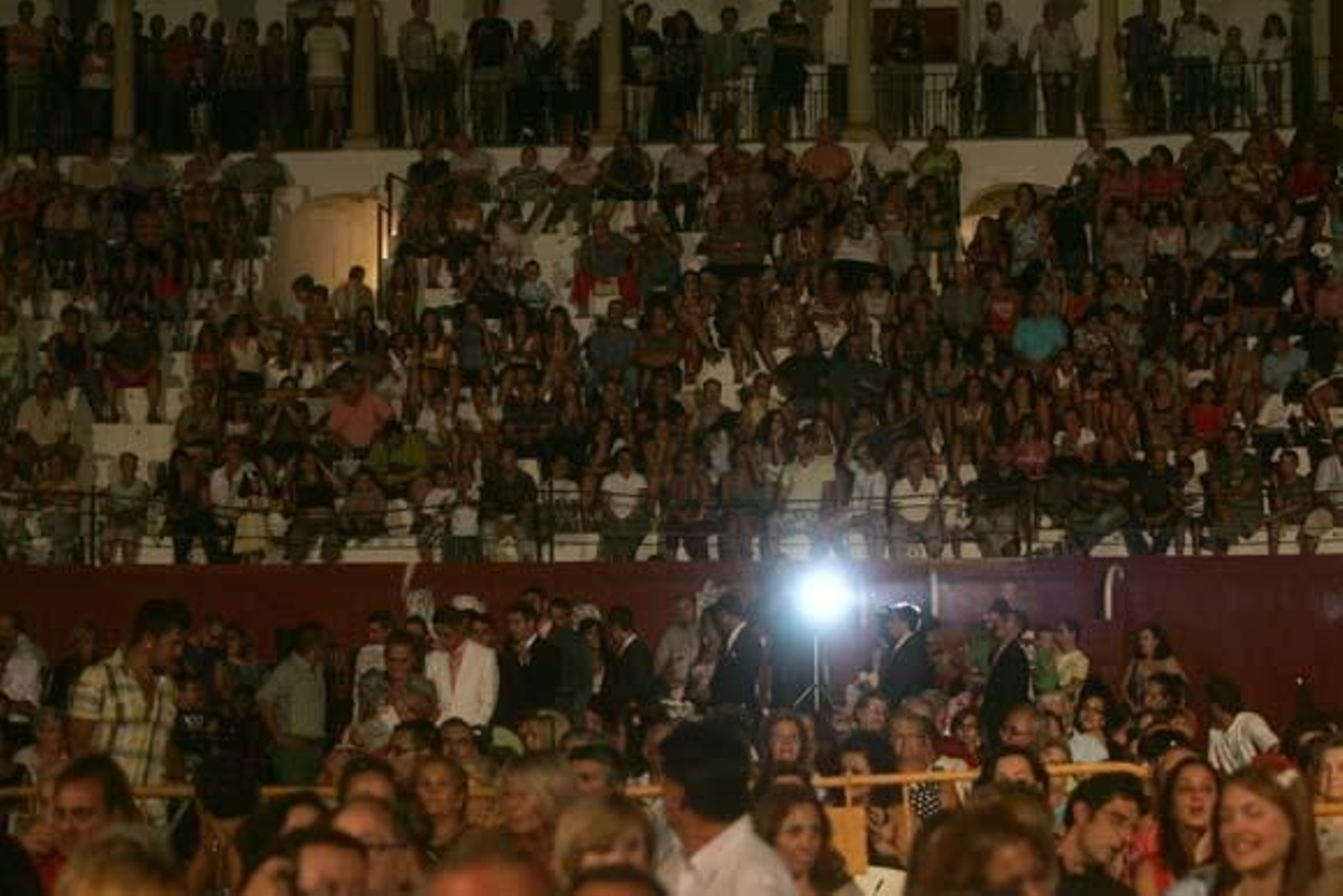 José Chamizo recuerda en el pregón su misión pastoral en San Roque y se procede a la coronación de la reina juvenil e infantil

Foto: J. M. Quinones