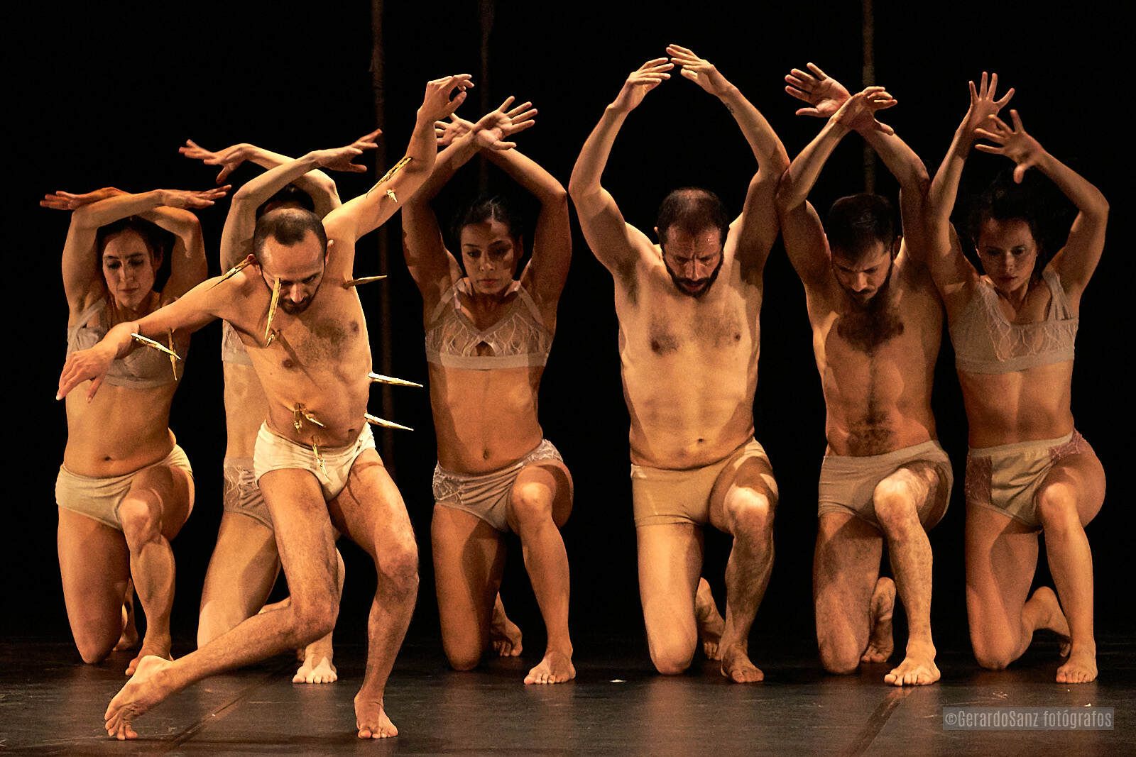 Un momento del espectáculo 'La miel es más dulce que la sangre' de L´Explose en el Falla.