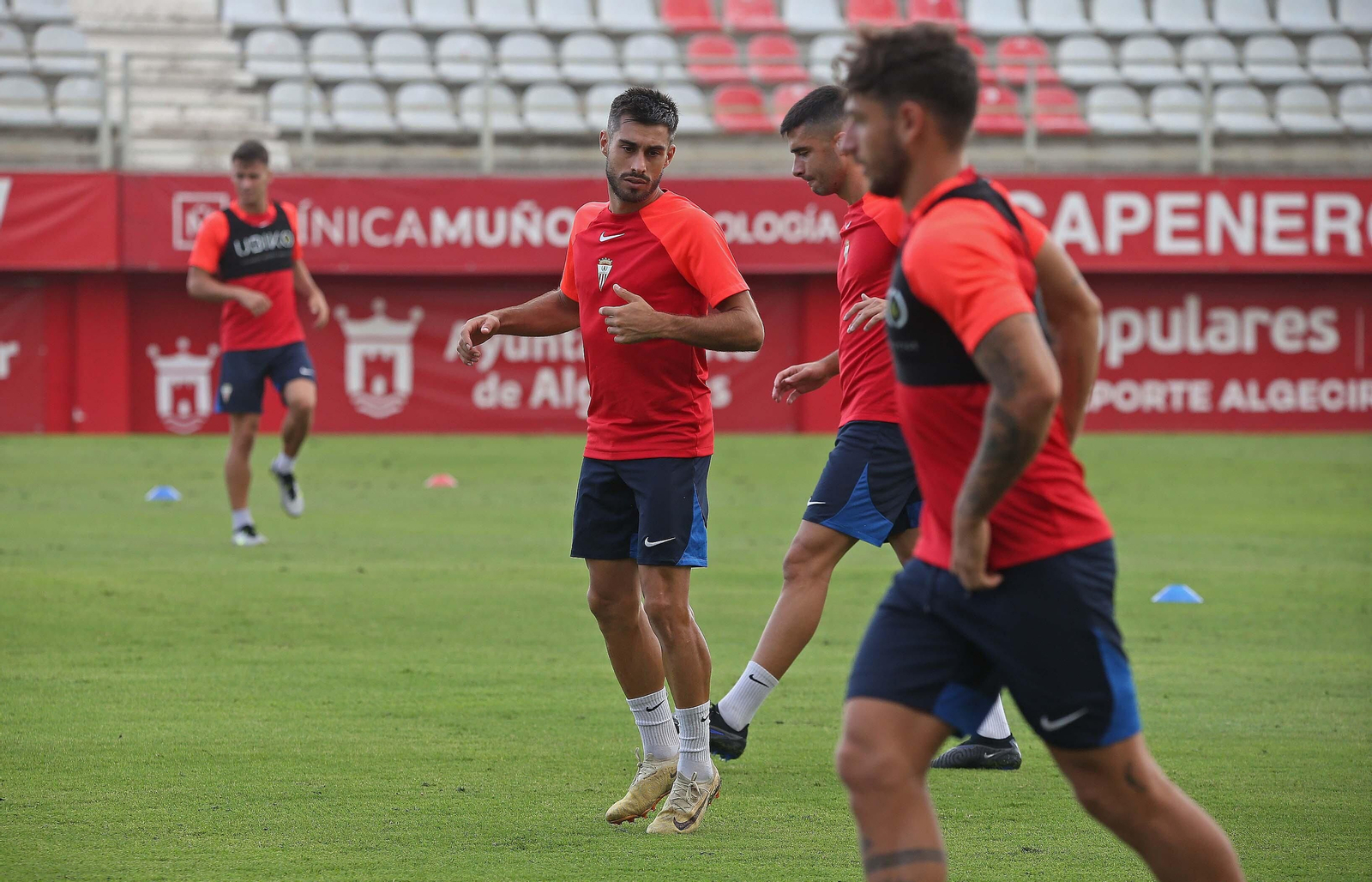 Fotos del entrenamiento del Algeciras CF en el estadio Nuevo Mirador