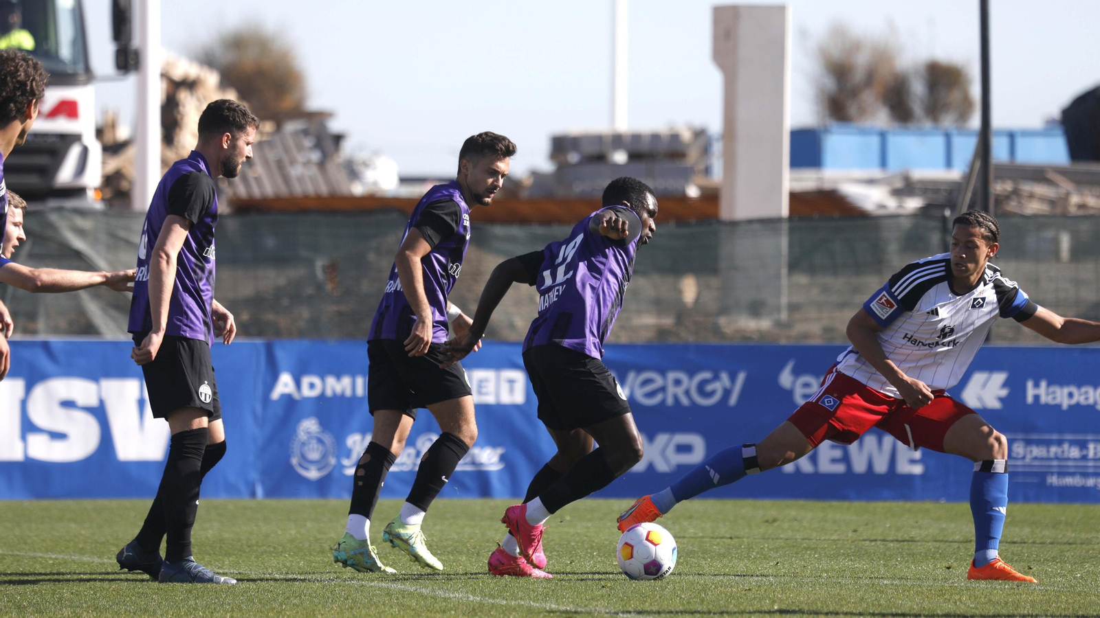 Las fotos  del partido de fútbol entre los equipos  Hamburgo - Zurich