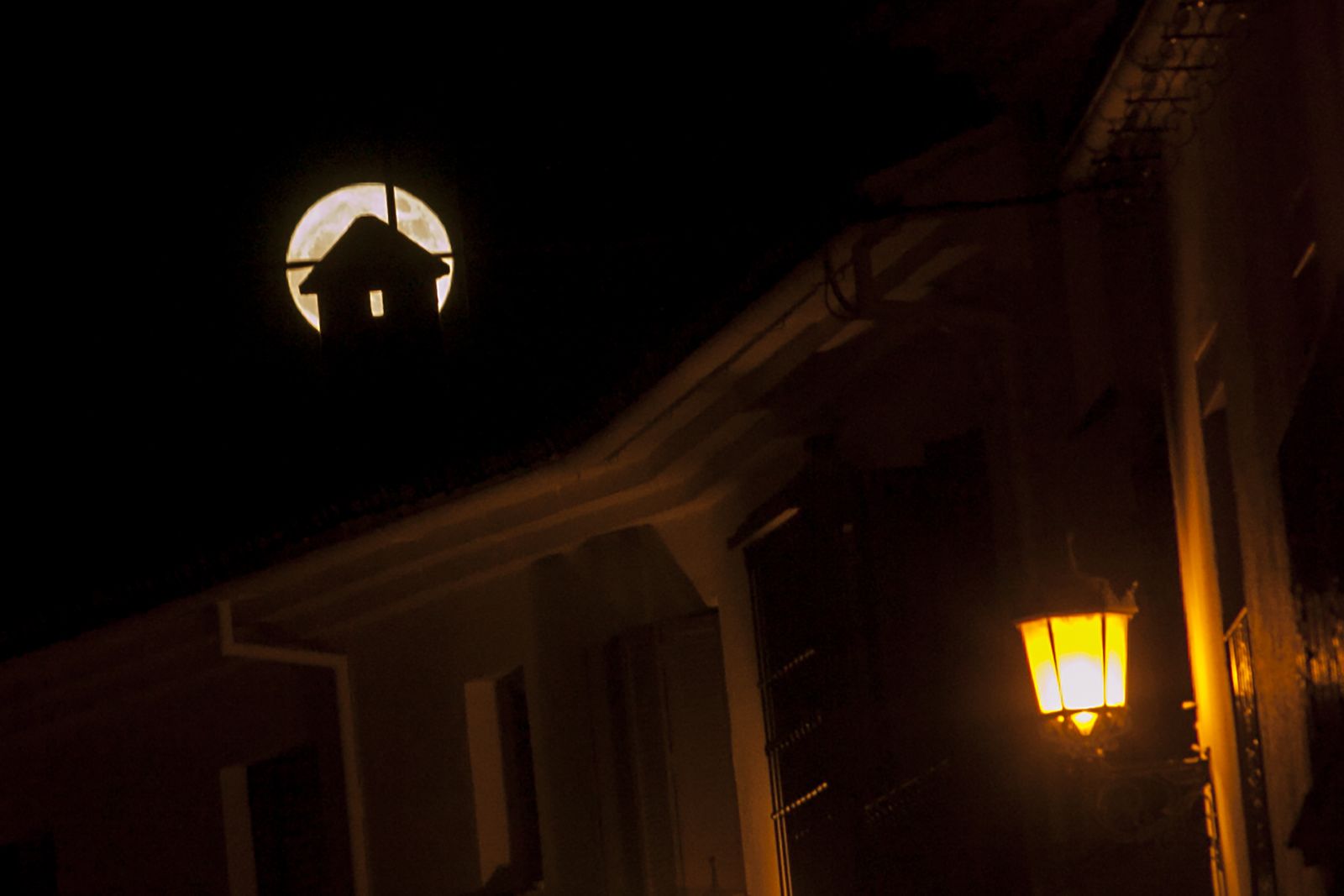 Imágenes de la superluna en Málaga