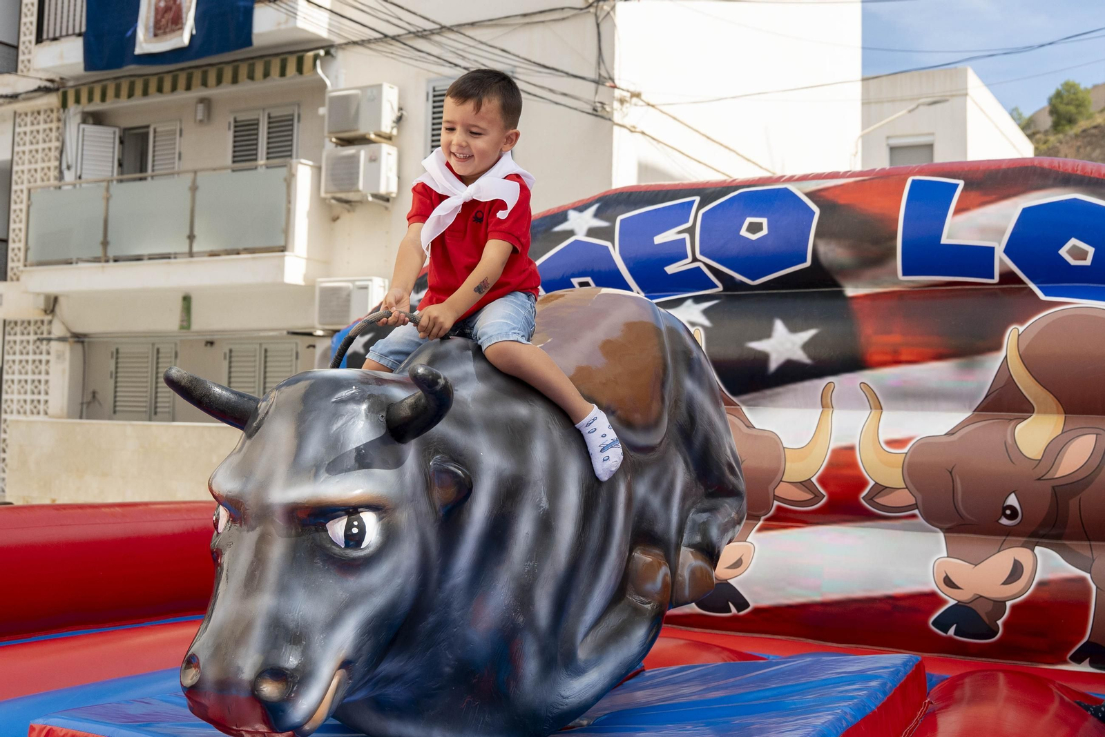Las imágenes del taller de toros para niños y toro mecánico en Macael