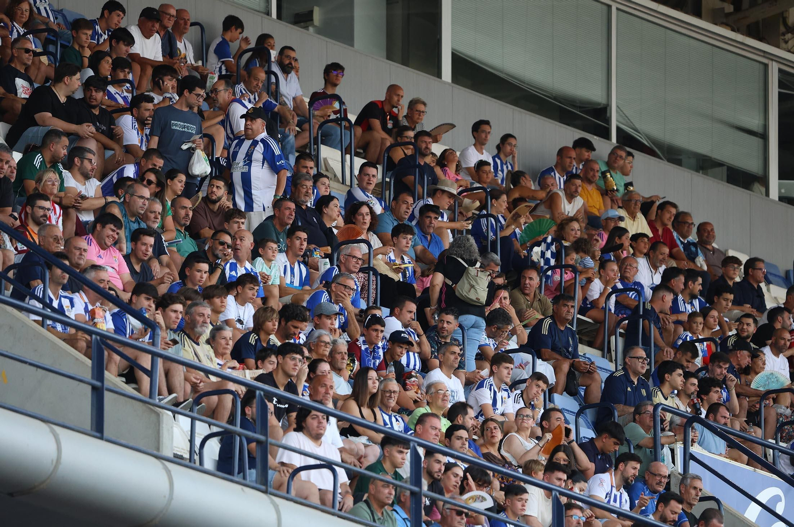 Búscate en las gradas del estadio en la celebración del Trofeo Colombino