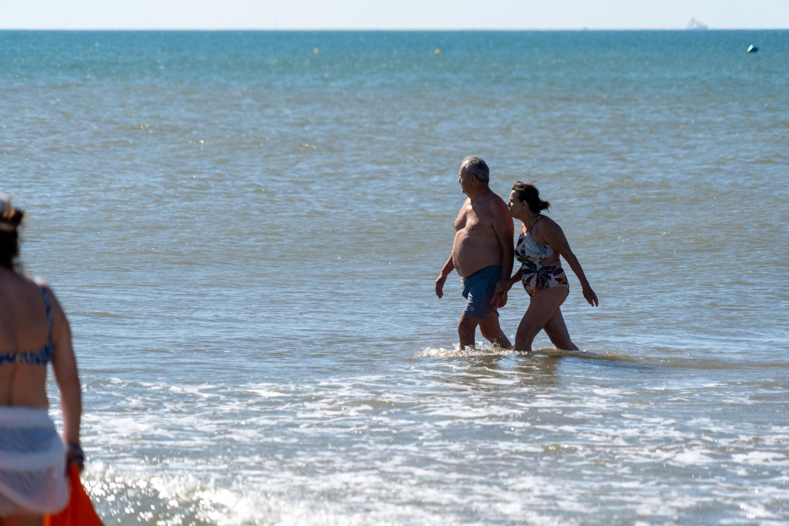 La Playa de la Bota este domingo, soleada, viva&nbsp;y&nbsp;con&nbsp;brisa