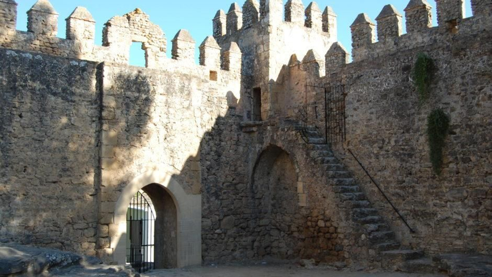 Fortaleza de el Castillo de las Aguzaderas, en El Coronil.
