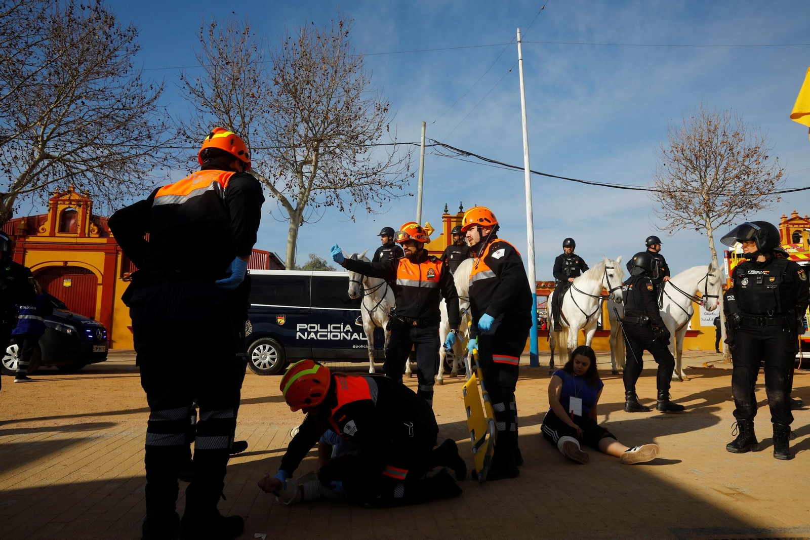 El simulacro de actuación ante una explosión en la Feria de Córdoba, en imágenes