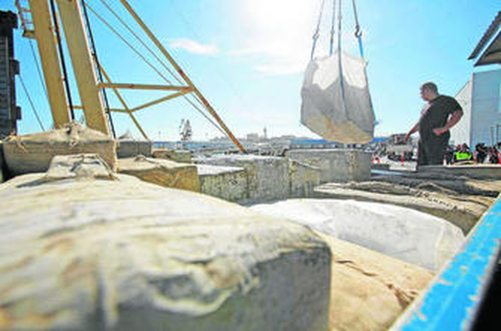 La droga estaba muy bien empaquetada, en una suerte de vigas blancas, por  todos los habitáculos del pesquero.
