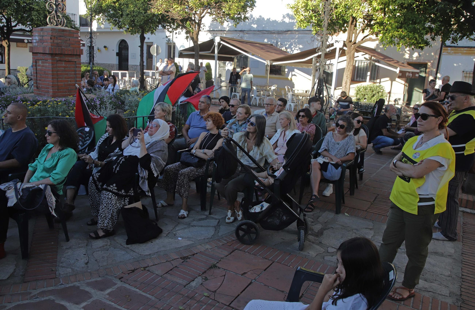 Fotos del acto en solidaridad con Gaza organizado por Amnistia Internacional en Algeciras