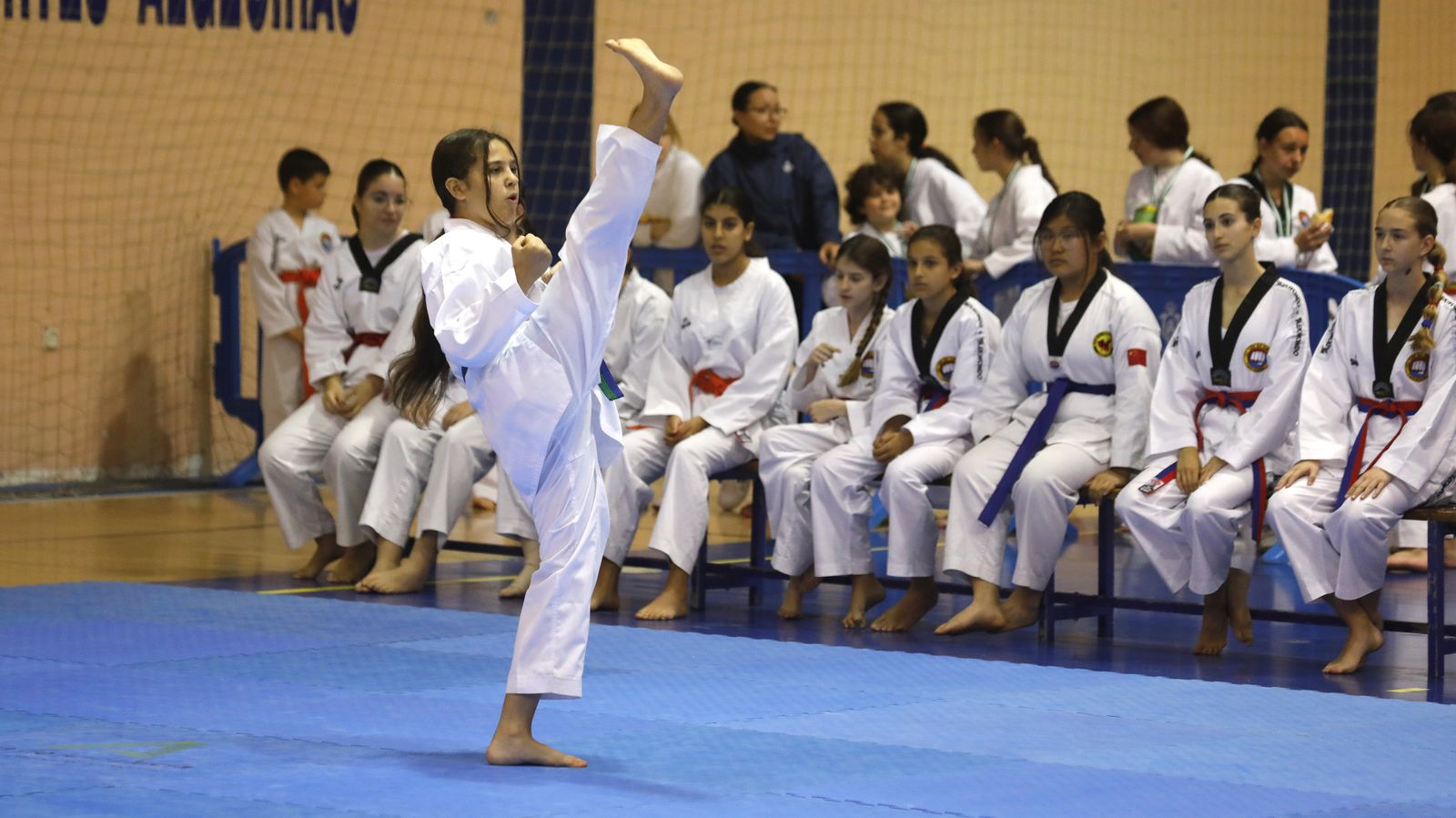 Jornada de torneo base de taekwondo olímpico