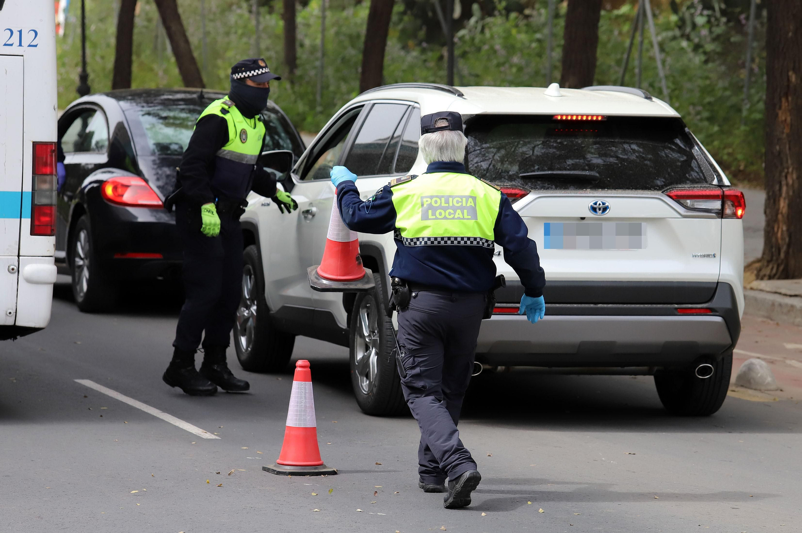 Imágenes de las actuaciones de la Policía Local de Huelva para combatir el coronavirus