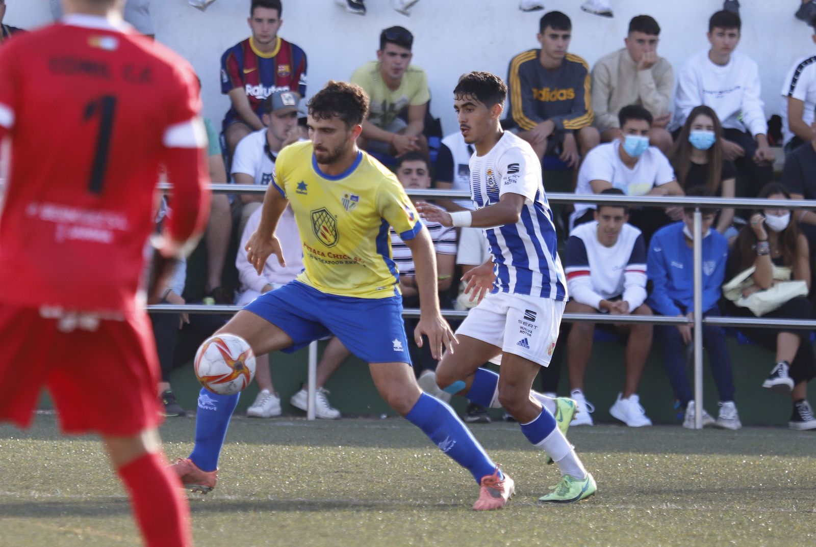 Imágenes del encuentro entre el Conil y el Recreativo de Huelva