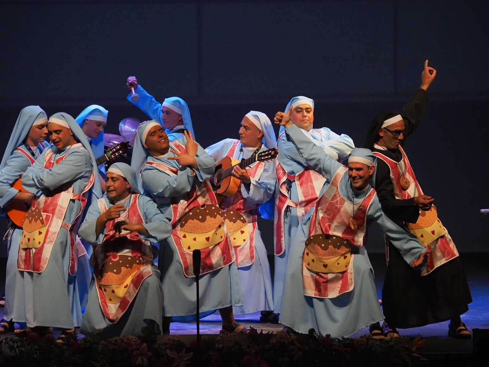 'Las Monjas. 30 años de tradición' una murga de la localidad de Isla Cristina.