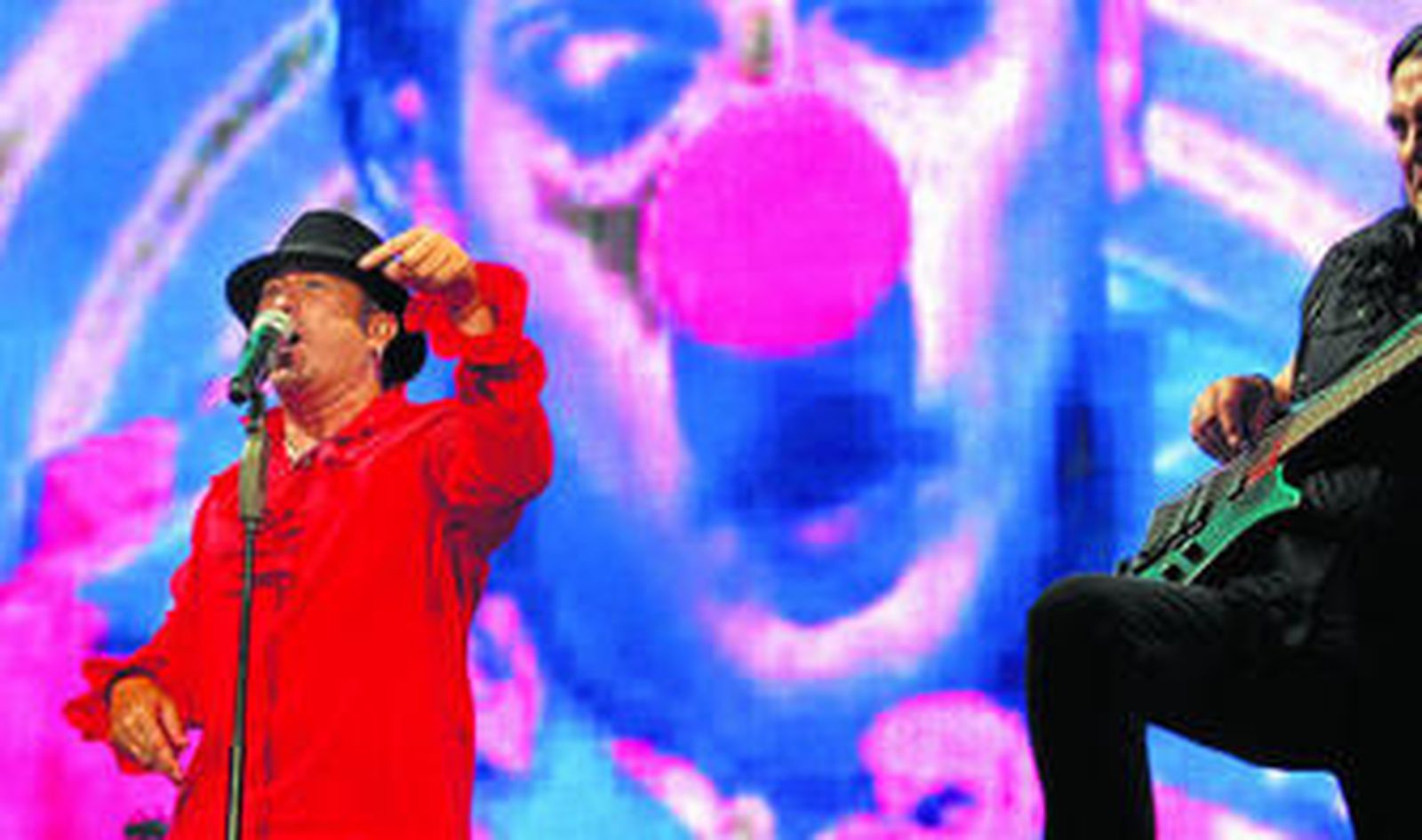 Un momento del concierto de El Barrio en la Plaza de Toros de El Puerto.