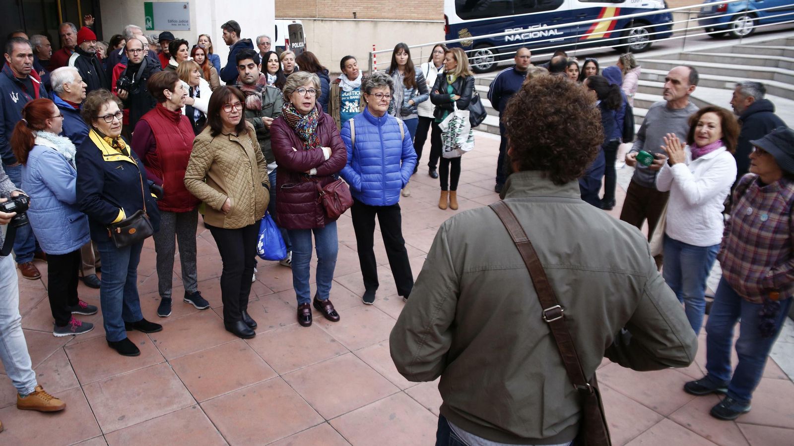 Spiriman estuvo arropado en el juicio por cerca de medio centenar de seguidores