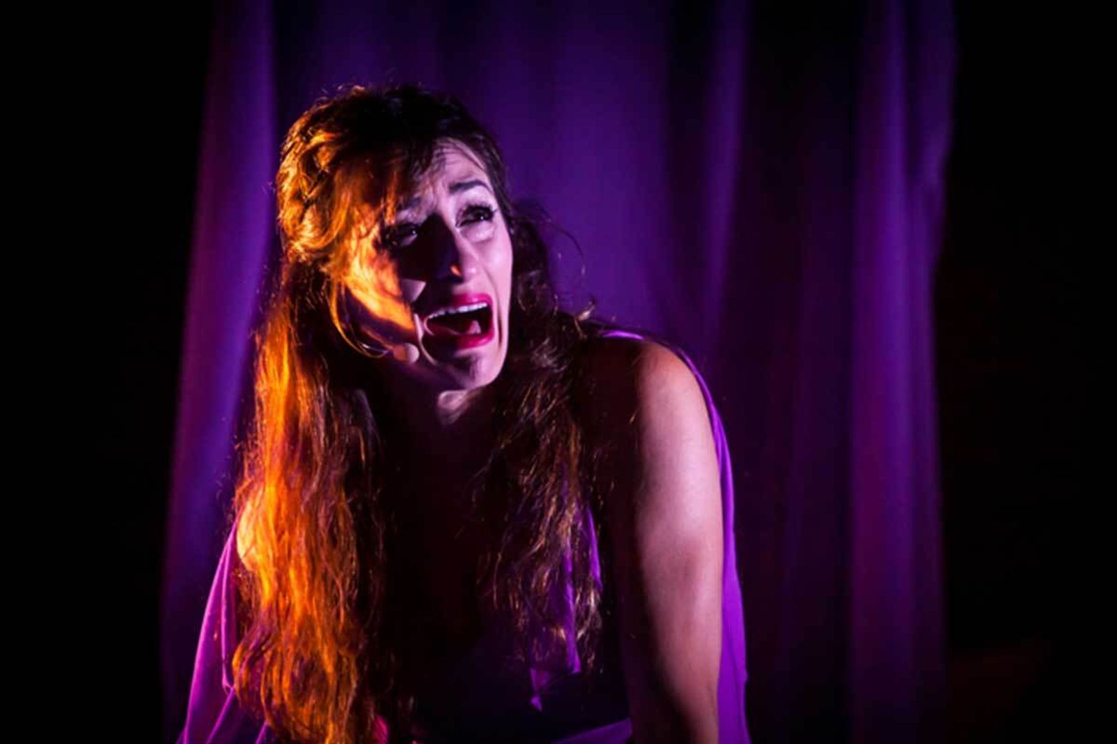 Amada Santos da vida a la mítica Fedra