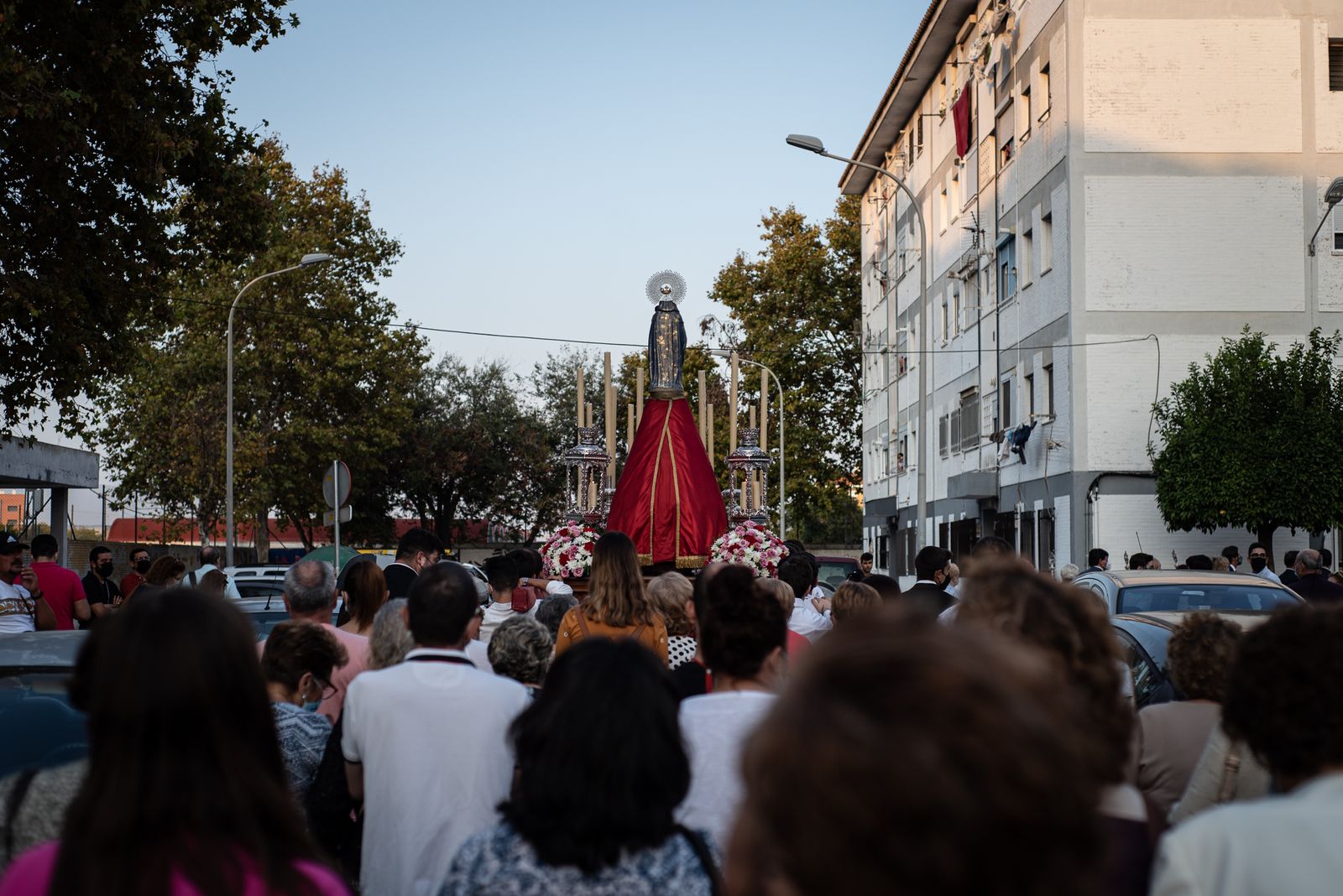 La procesión de la Virgen del Pilar por la Hispanidad en imágenes