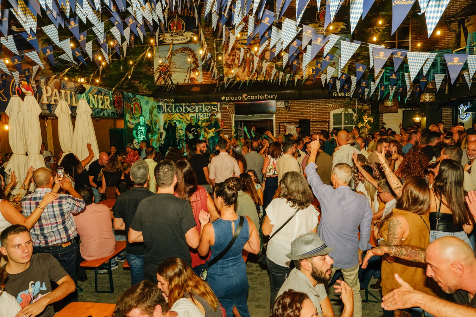 Búscate en el OktoberFest de Plaza Canterbury del viernes día 29 de septiembre