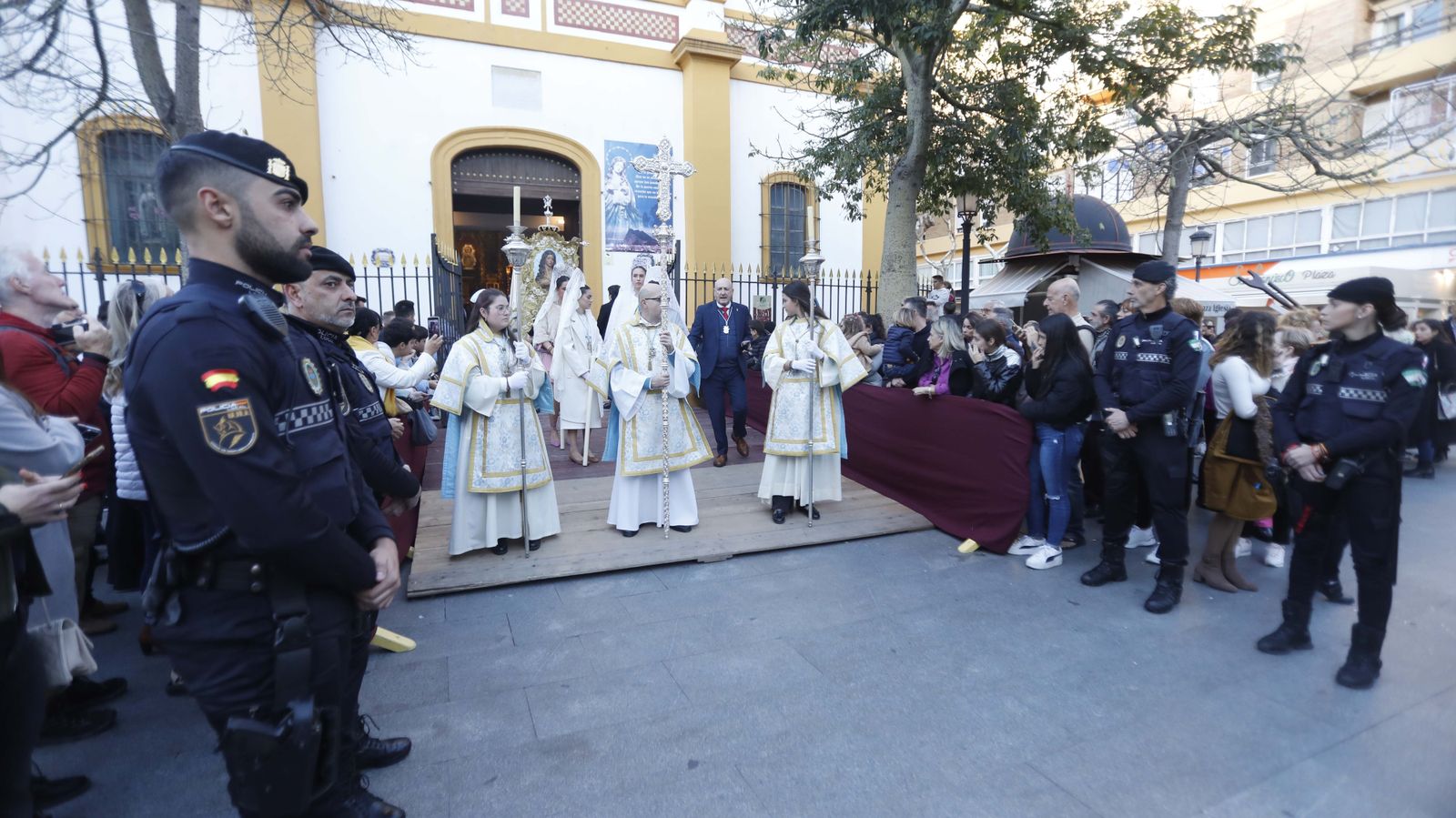 Las fotos de la procesión de la Inmaculada Concepción por las calles de la Línea