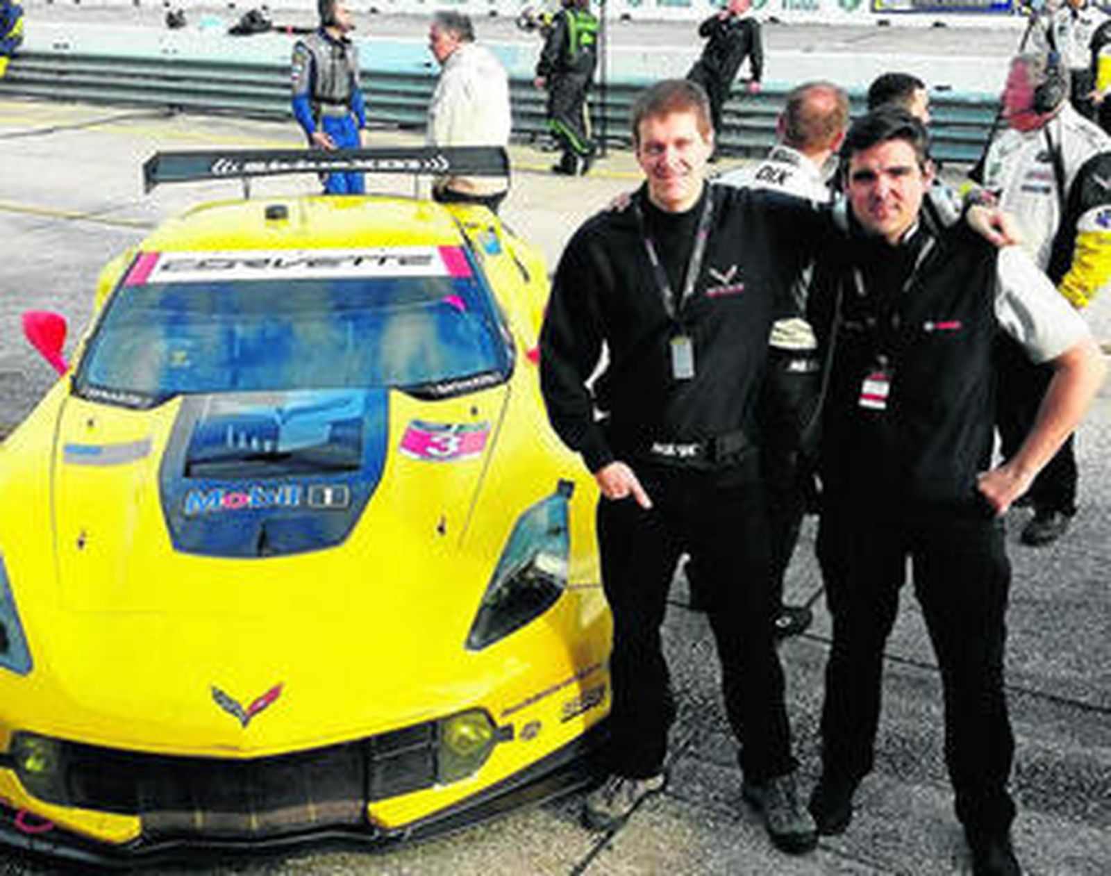 Imagen del gaditano Francisco Fernández, a la derecha, junto a un amigo, por tierras germanas.