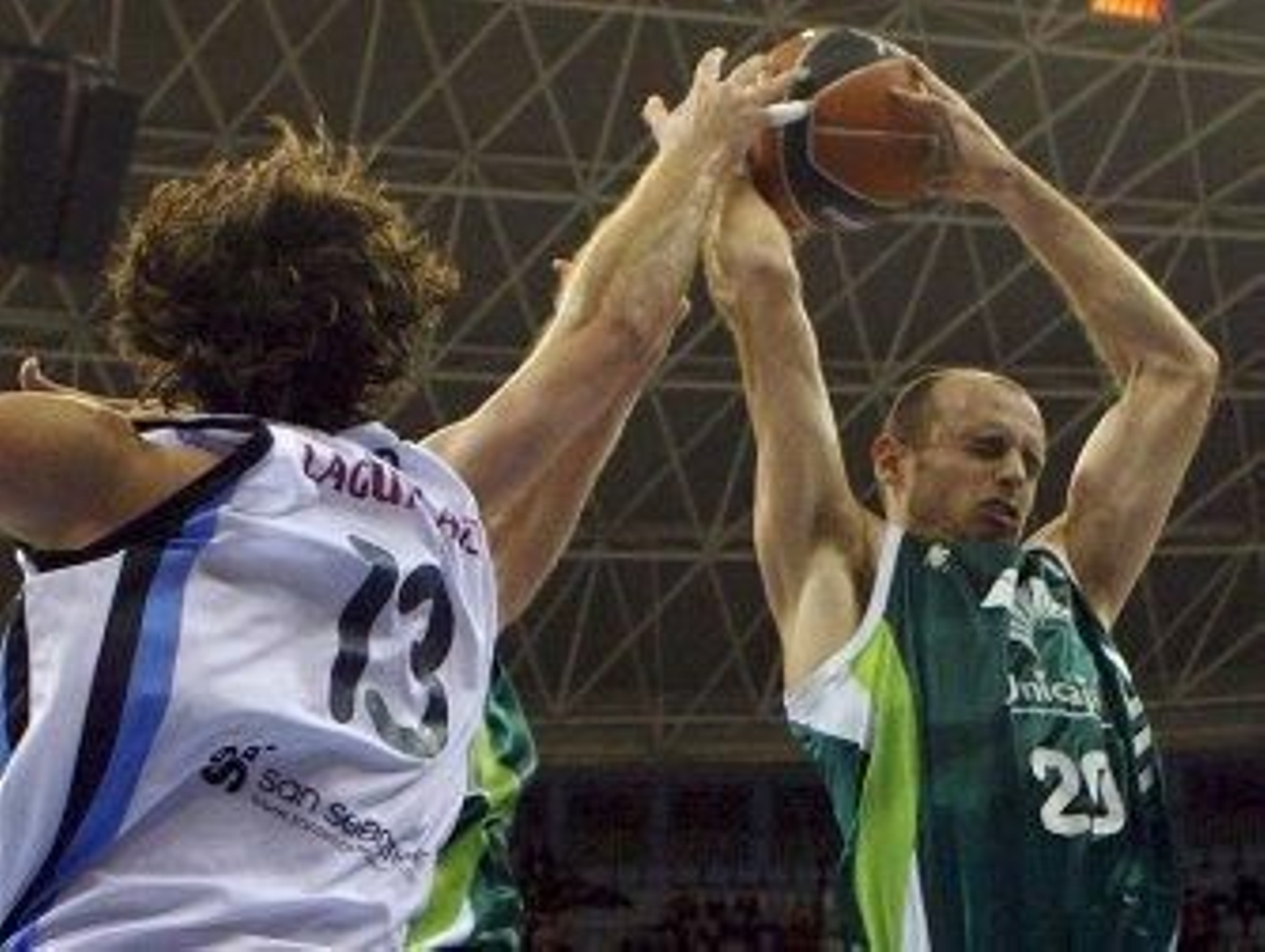 Bruesa-Unicaja (82-81): Perdido en el último segundo
